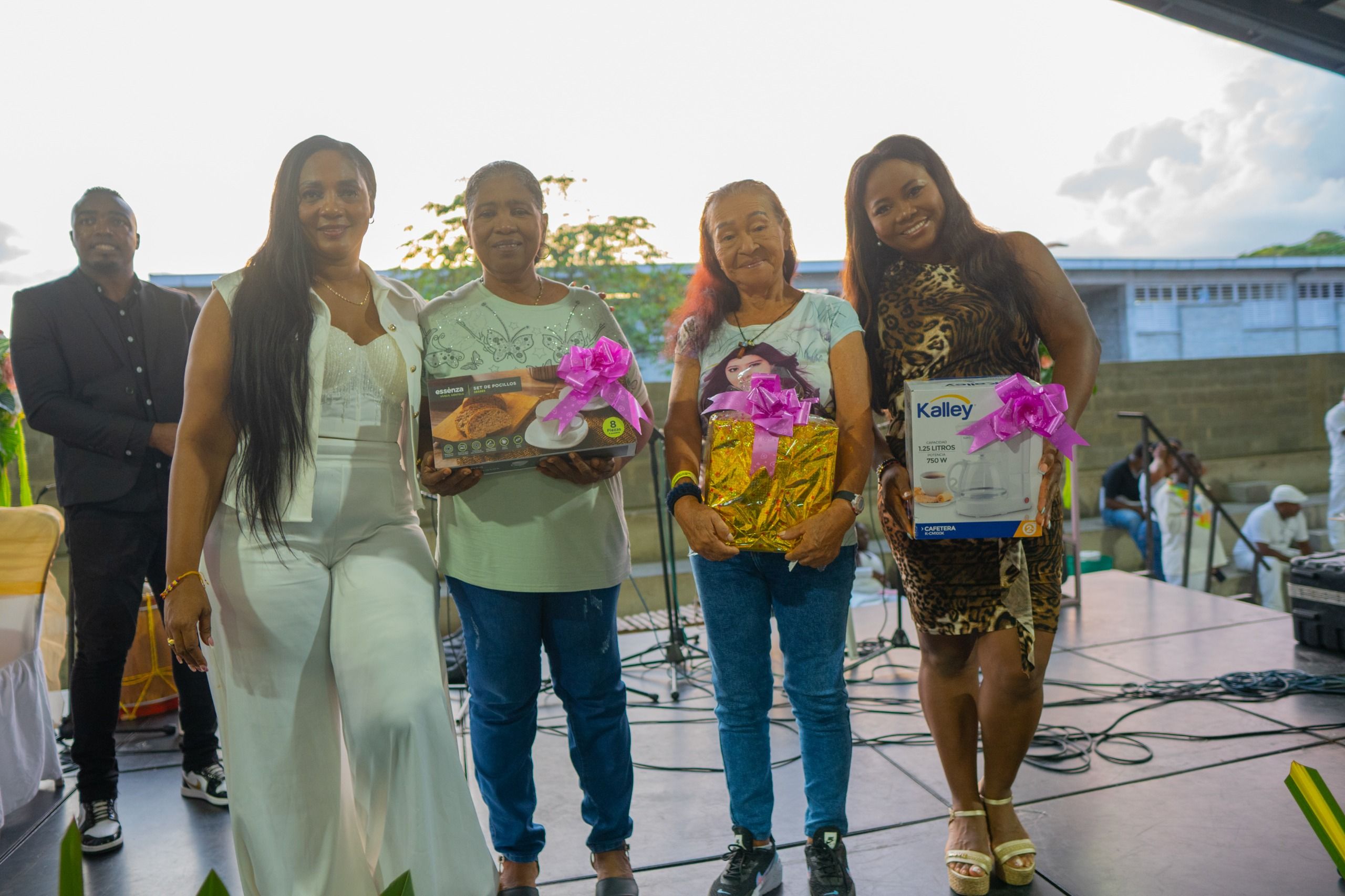 Buenaventura rinde homenaje a las mujeres en un emotivo evento liderado por la Alcaldía Distrital