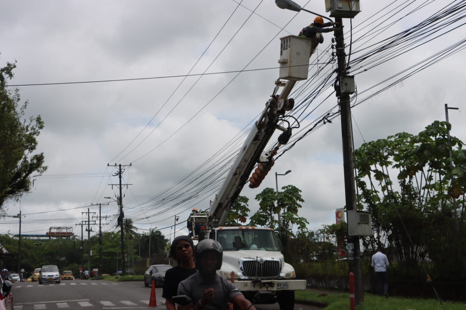 La luz del progreso: Buenaventura inaugura proyecto piloto de alumbrado público LED en el barrio Bellavista