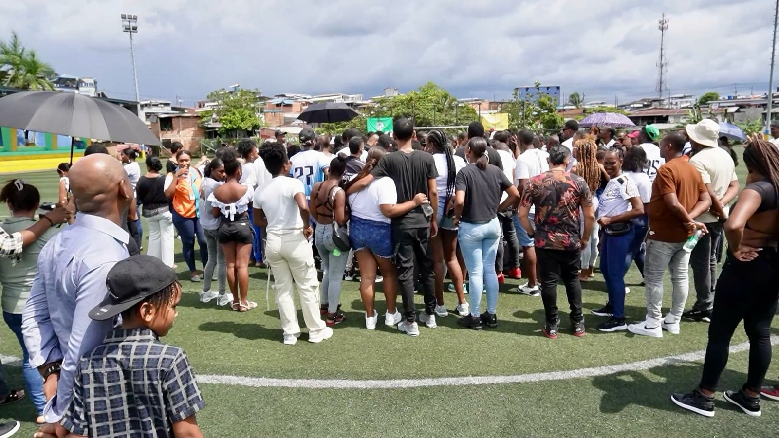 Buenaventura rinde homenaje a Vladimir Bravo, joven promesa del fútbol, en emotivo acto de despedida
