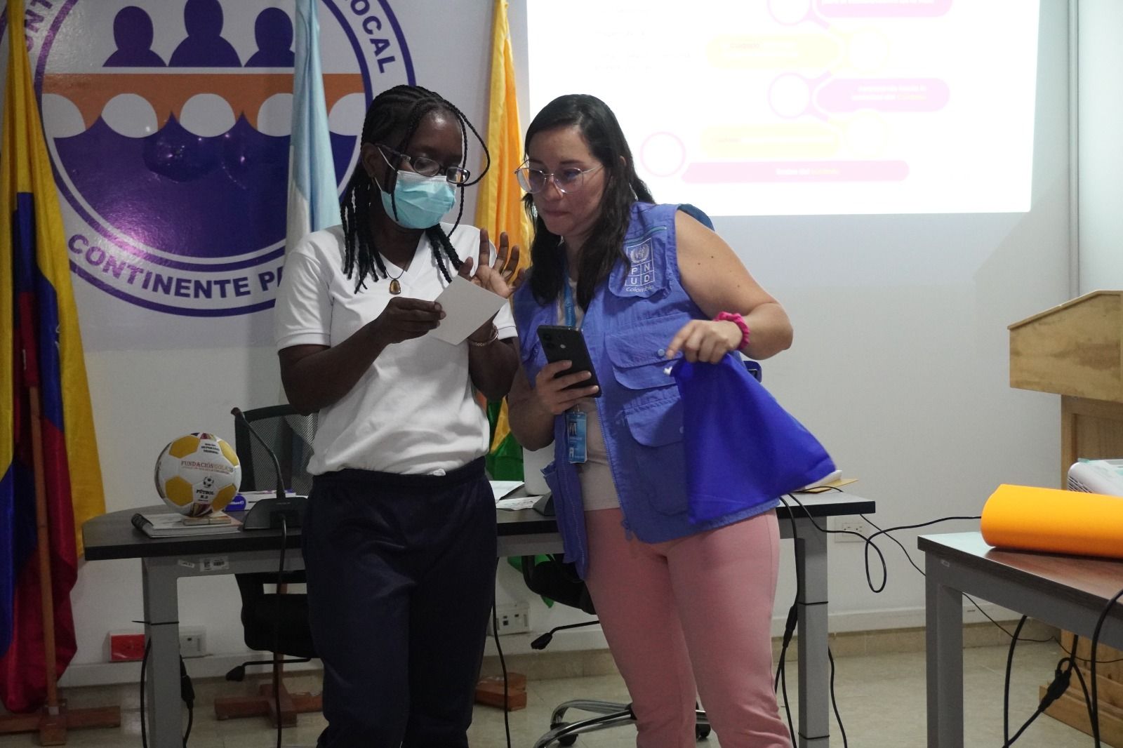 Secretaría de Convivencia para la Sociedad Civil y el PNUD adelantan taller de fortalecimiento de capacidades para personas cuidadoras en Buenaventura
