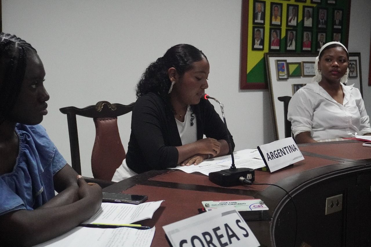 Debaten uso de energía atómica: estudiantes de Buenaventura brillan en simulación de la ONU