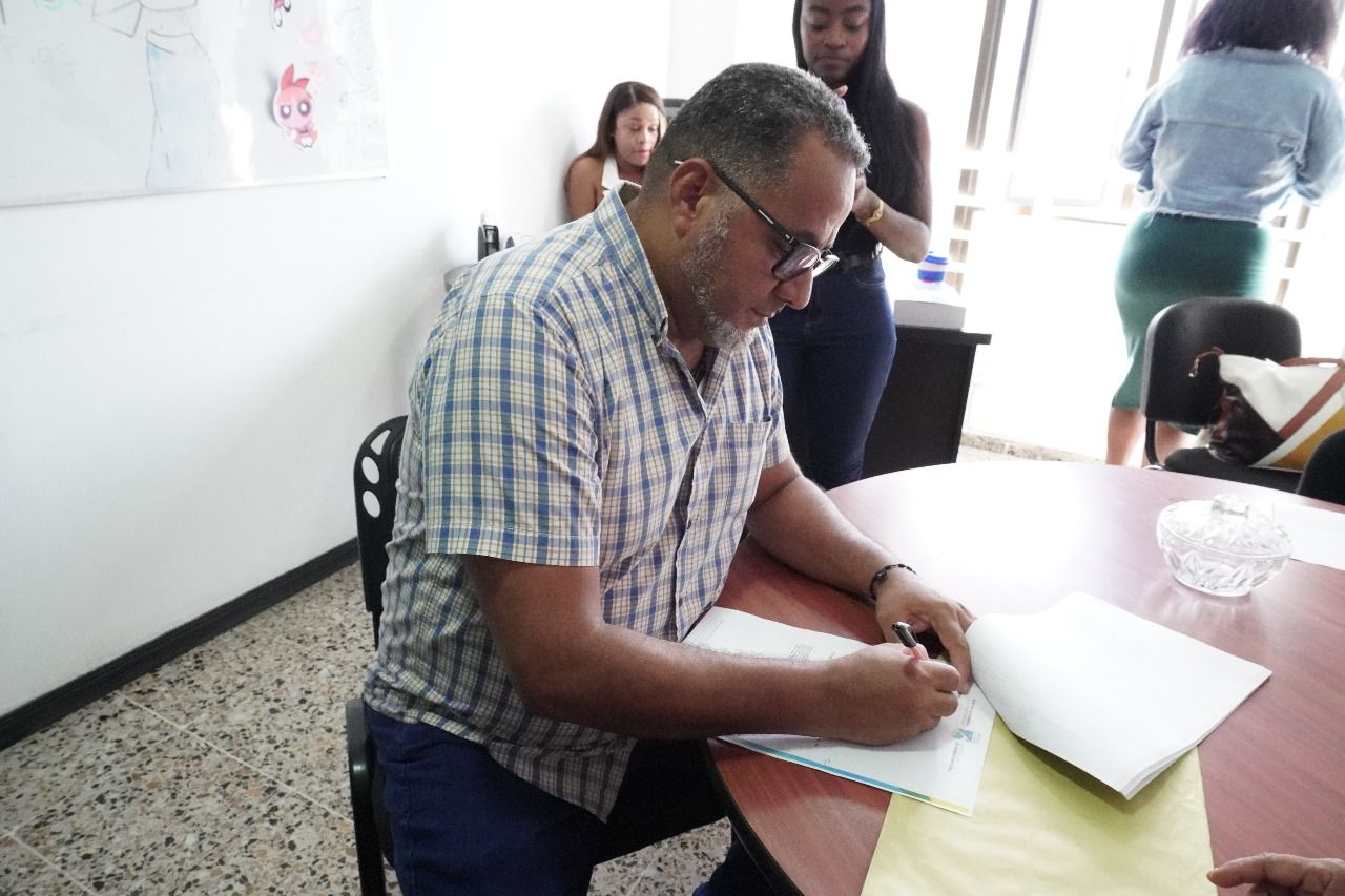La Alcaldía Distrital de Buenaventura y el INPEC suscriben convenio para mejorar las condiciones del centro penitenciario