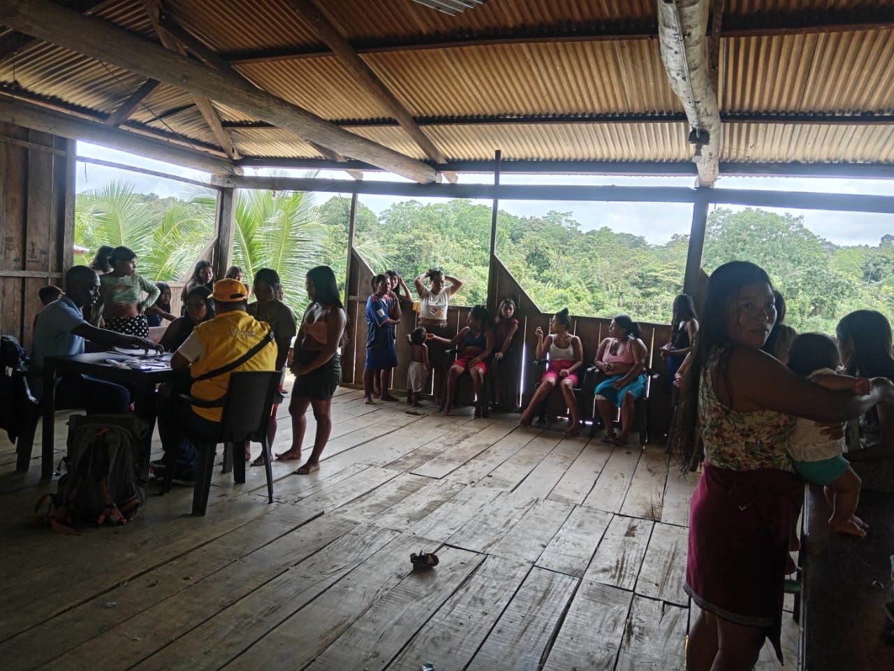 Gobierno de Buenaventura entrega ayuda humanitaria a 456 familias víctimas del conflicto en Bajo Calima y Río San Juan