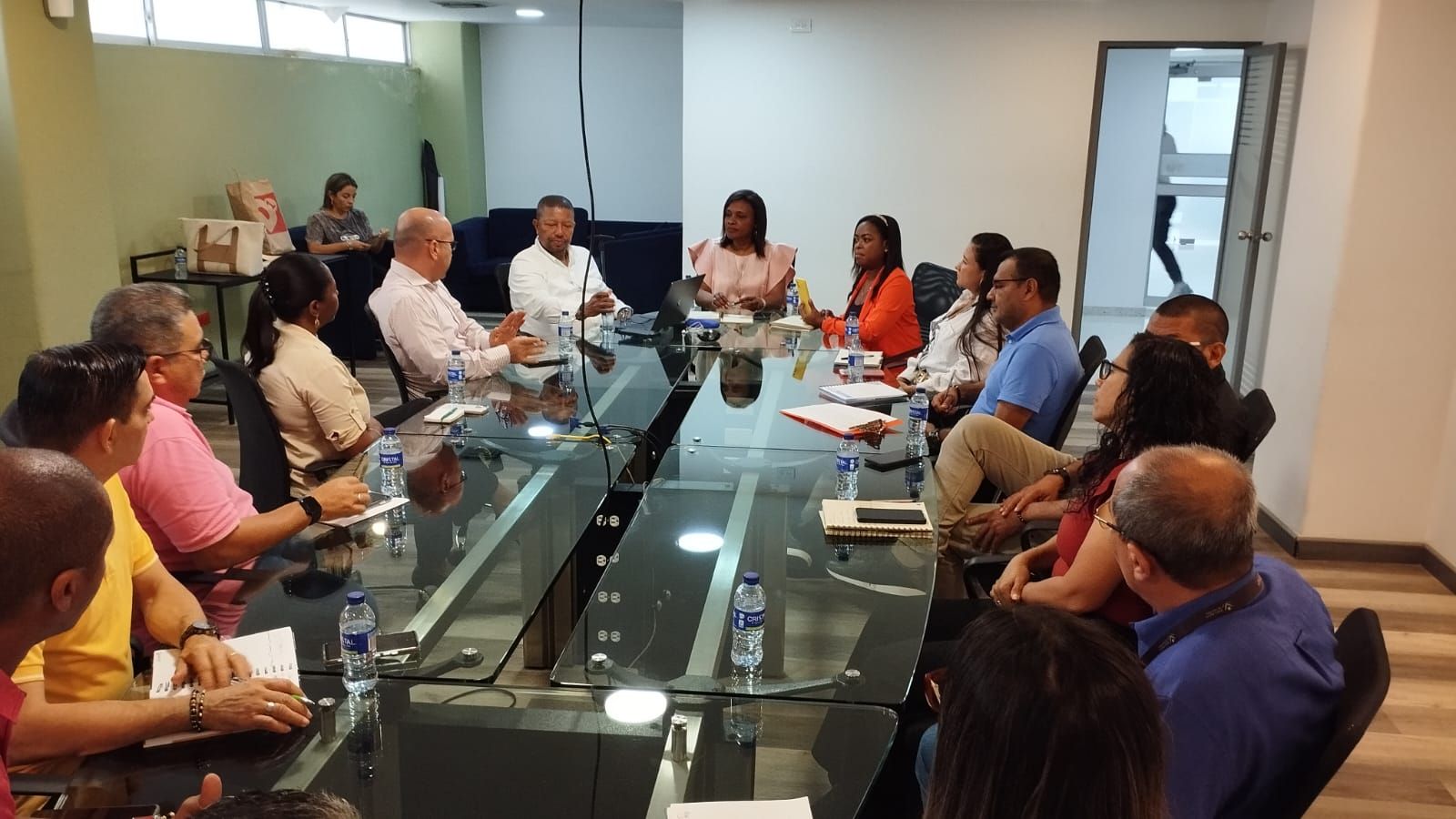 Alcaldía Distrital socializa con entidades bancarias avances de la implementación de la Ley 550 en Buenaventura