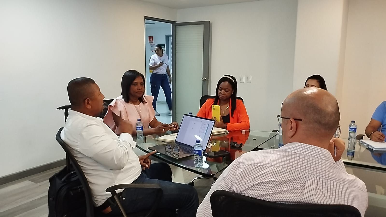 Alcaldía Distrital socializa con entidades bancarias avances de la implementación de la Ley 550 en Buenaventura