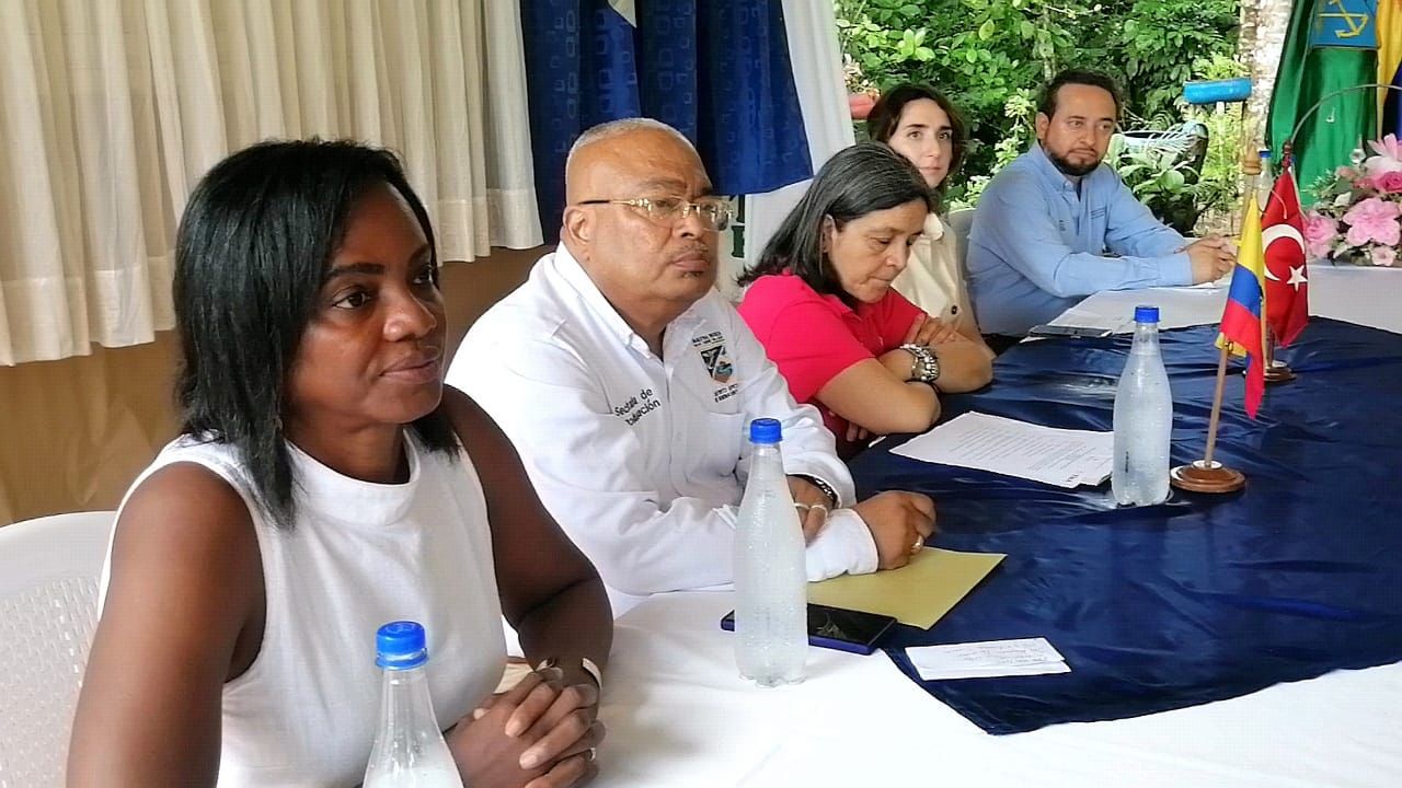 Agencia Turca de Cooperación donó mobiliario escolar al plantel Atanasio Girardot