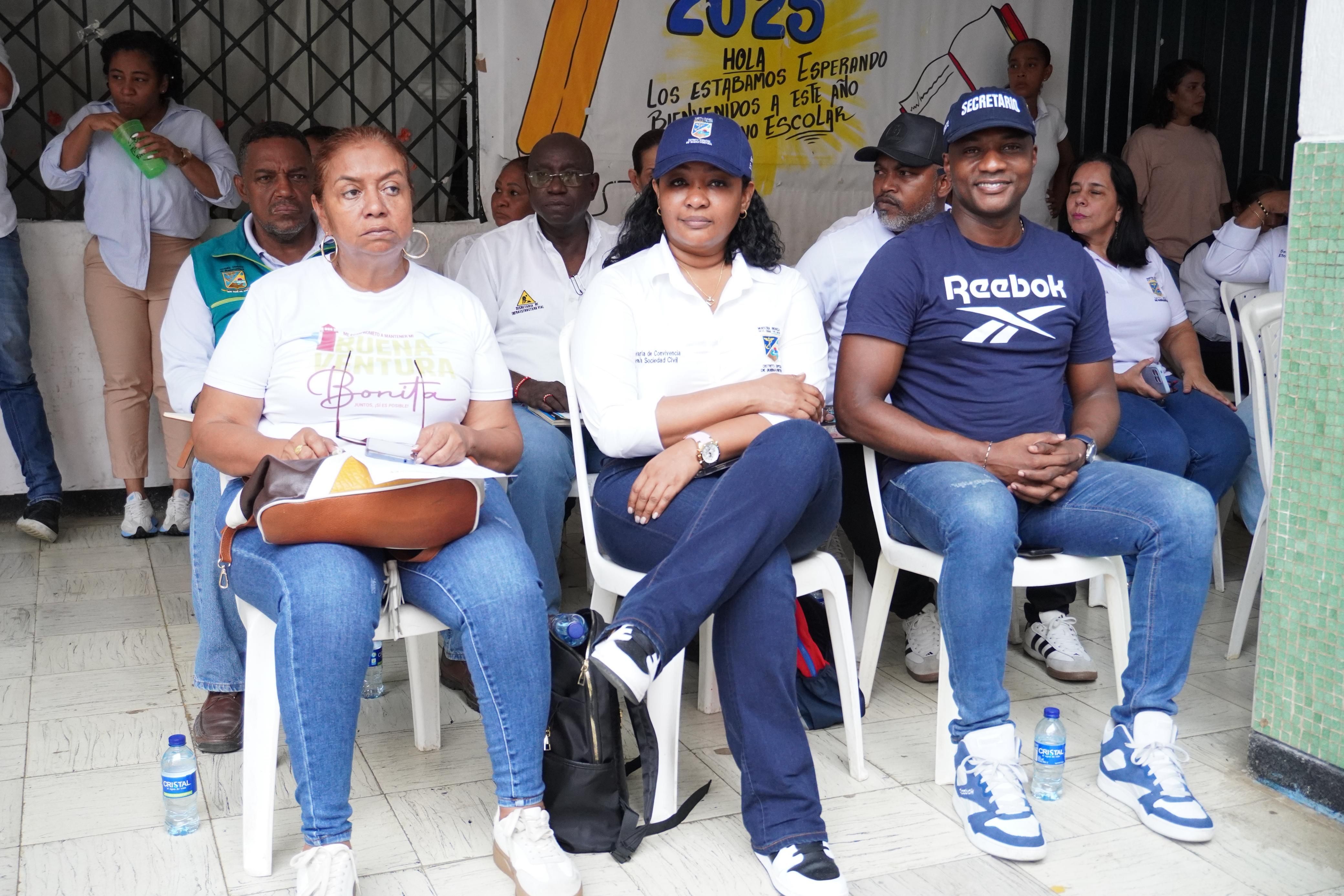 La cancha en Juan 23, estrategias de seguridad y búsqueda de lote para un puesto de salud: algunos compromisos tras Consejo de Gobierno en la Comuna 7