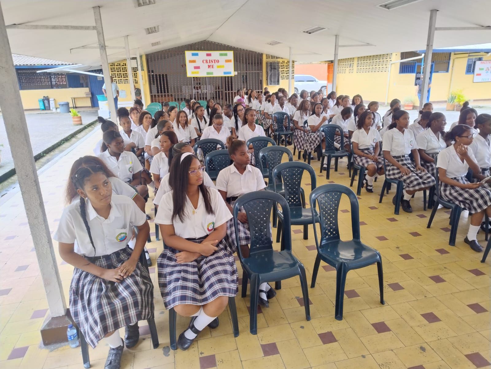 Más de 2360 estudiantes de grado 11 recibieron material de simulacro ICFES por parte de la Alcaldía Distrital