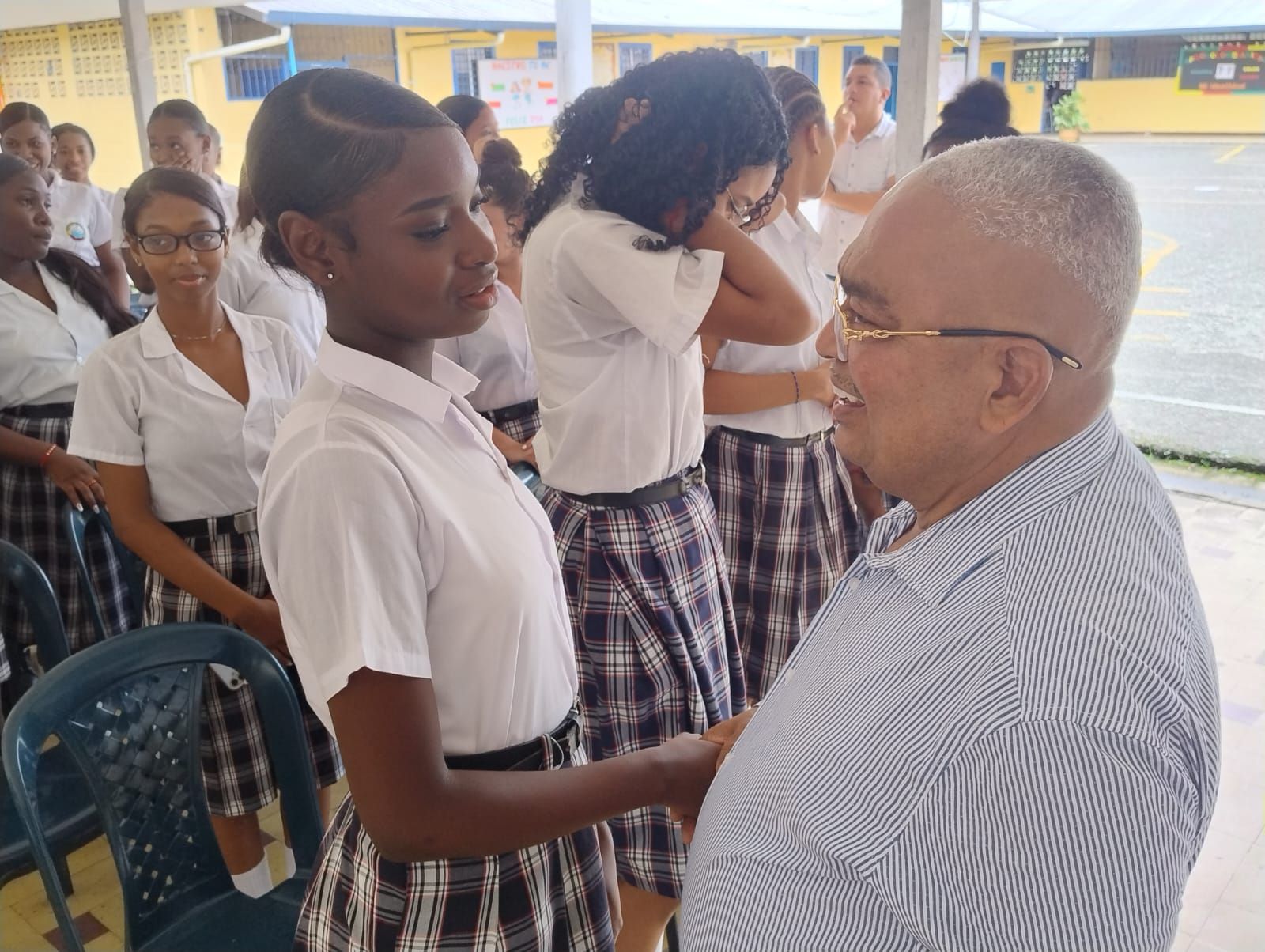 Más de 2360 estudiantes de grado 11 recibieron material de simulacro ICFES por parte de la Alcaldía Distrital