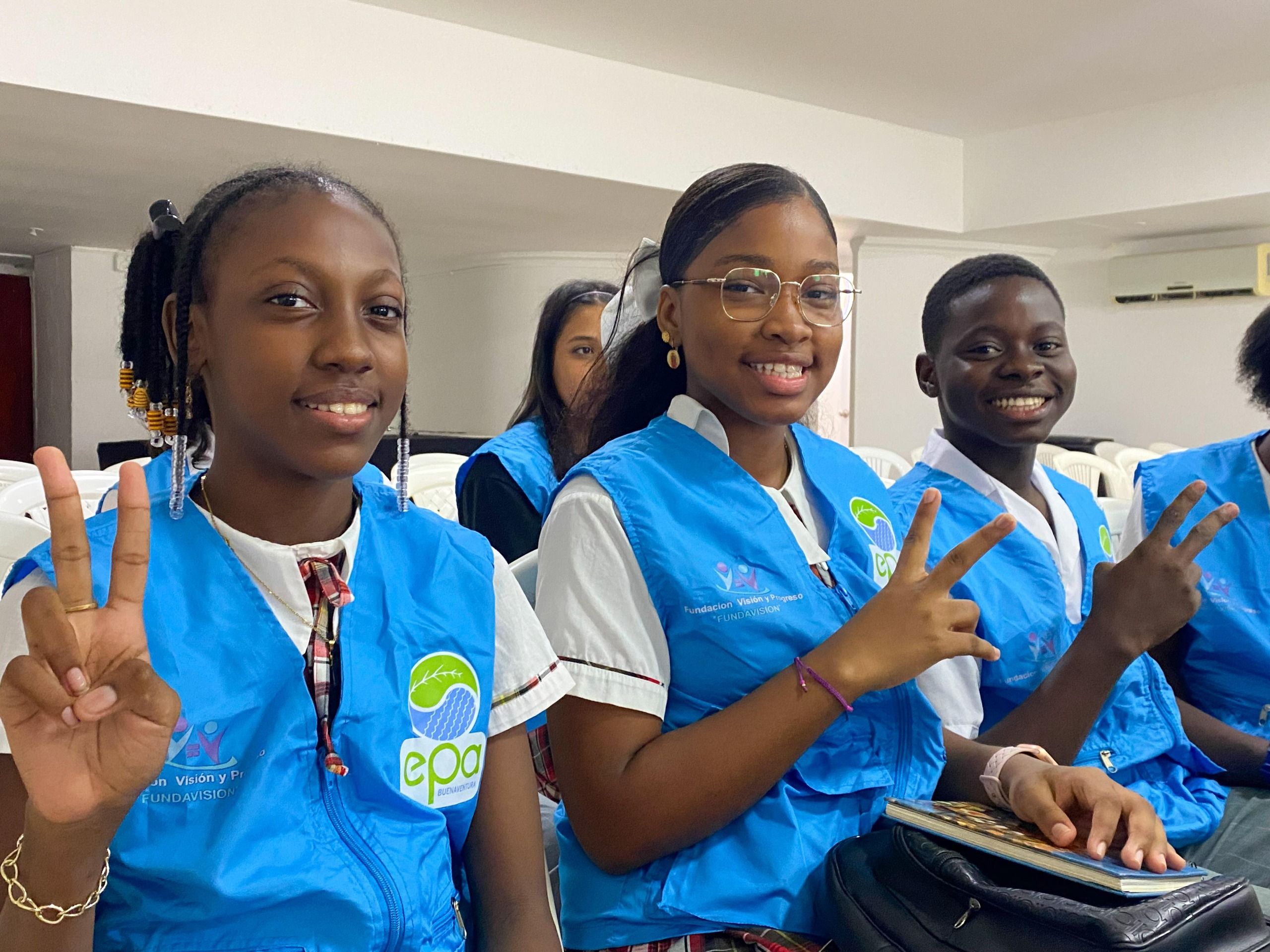 Quinientos estudiantes de Buenaventura fortalecieron la educación ambiental en sus colegios