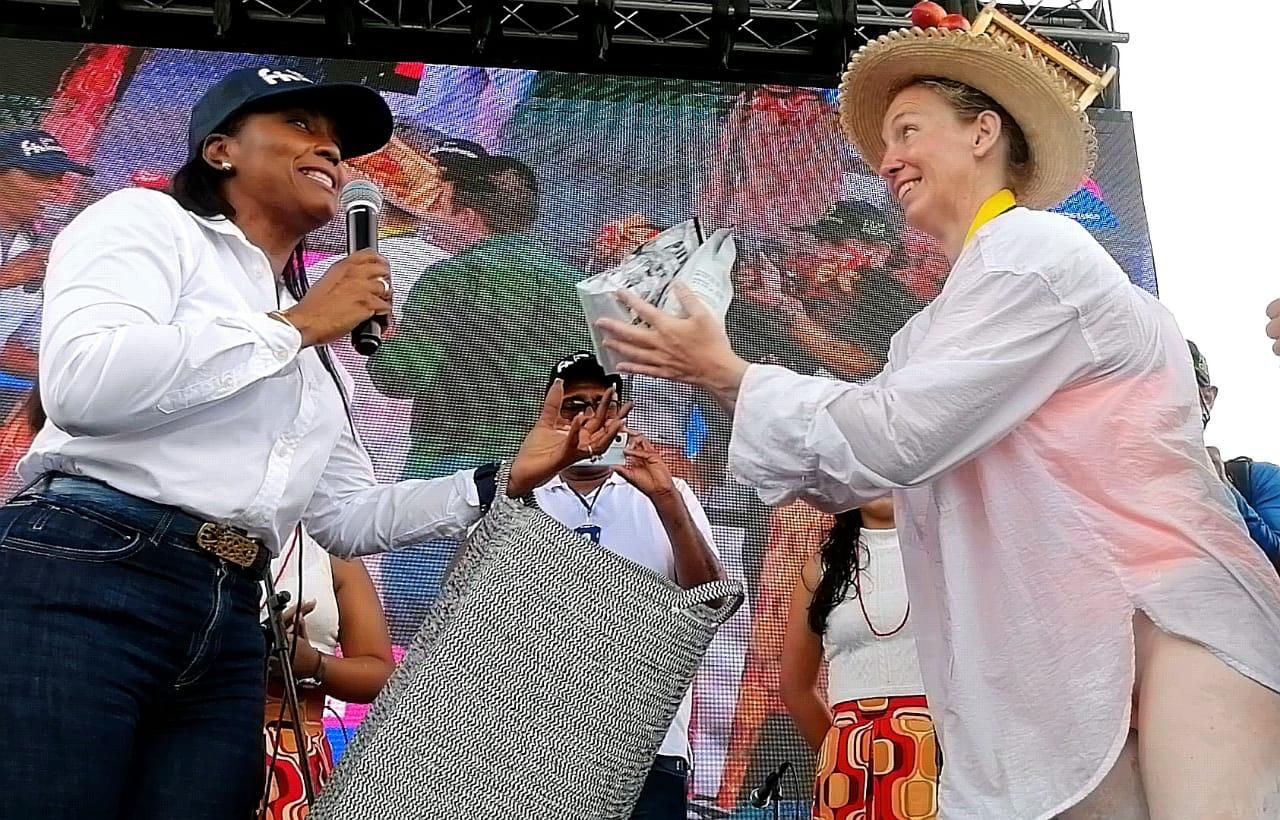 Eva Buzo conquista el Pacífico: una travesía de 40 km que puso a Buenaventura en el mapa mundial