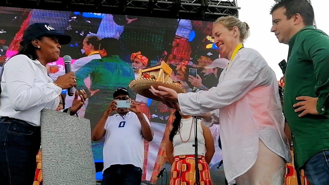 Eva Buzo conquista el Pacífico: una travesía de 40 km que puso a Buenaventura en el mapa mundial