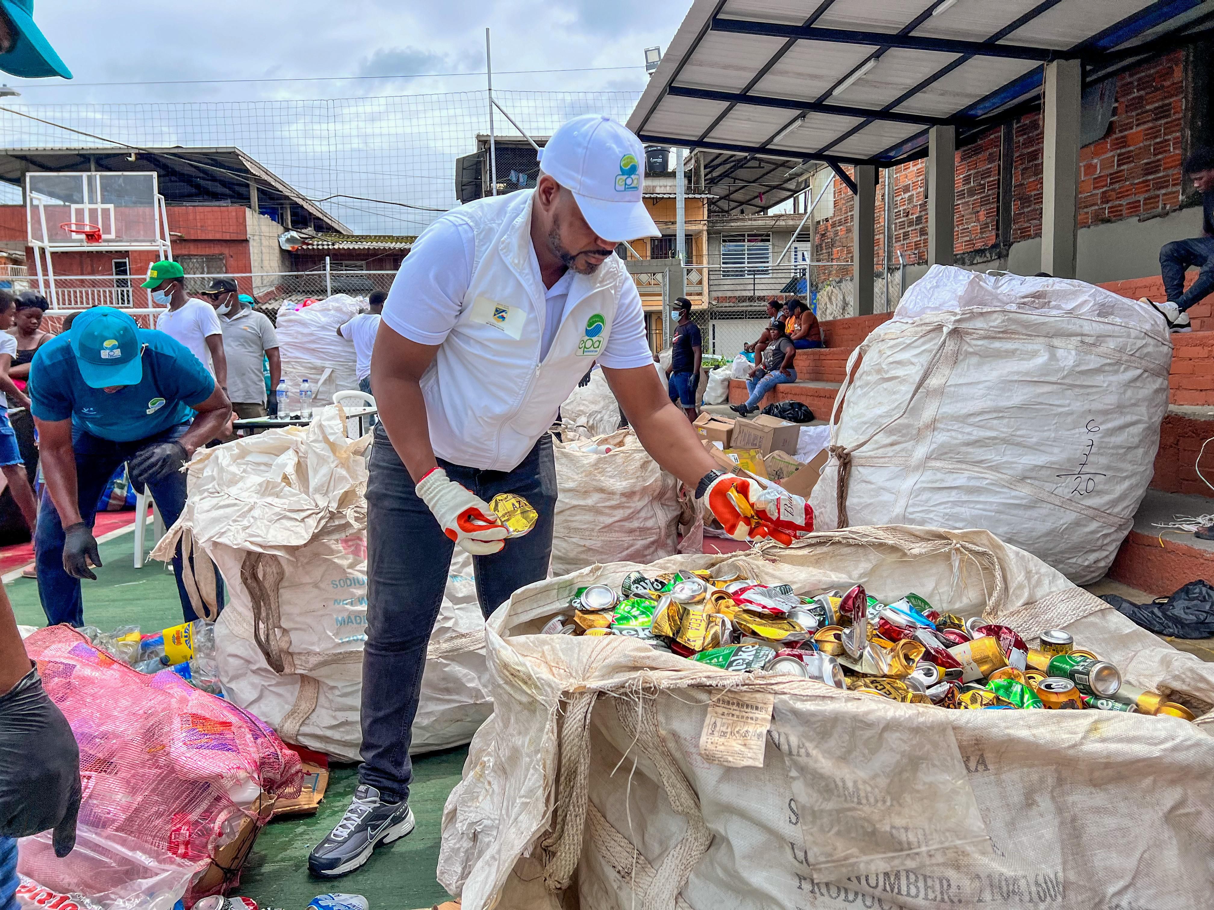 Habitantes de Buenaventura intercambiaron cerca de 19 toneladas de residuos durante el Biotrueque