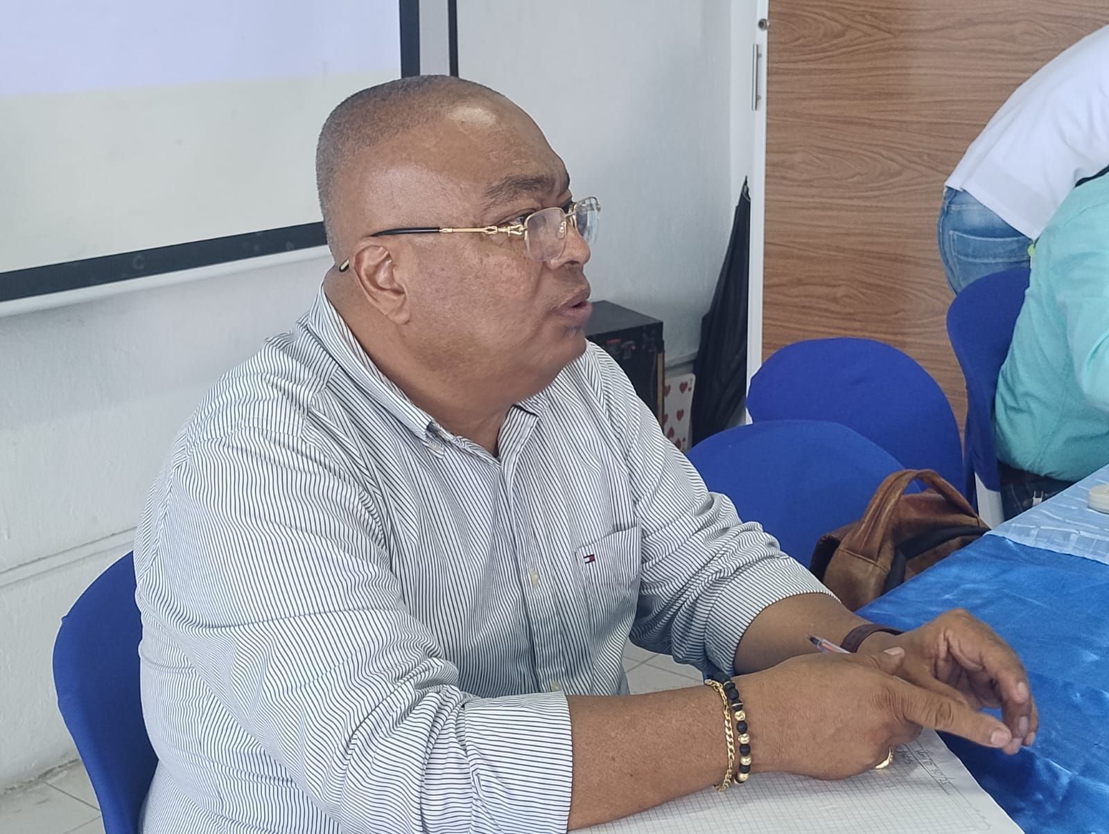 Ciento cuarenta computadores fueron entregados al plantel educativo Esther Etelvina Aramburo de Yurumanguí