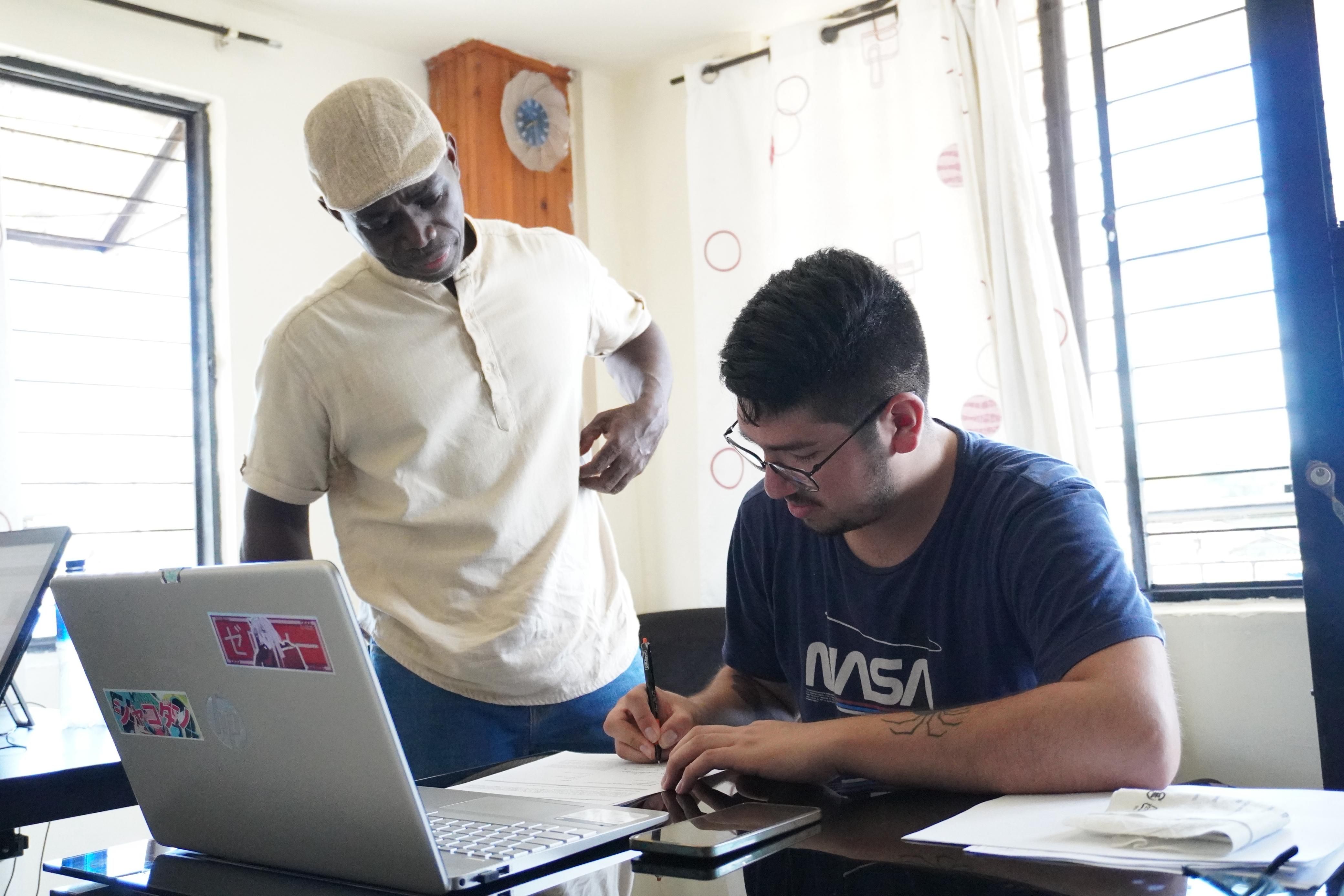 Ciento cuarenta computadores fueron entregados al plantel educativo Esther Etelvina Aramburo de Yurumanguí