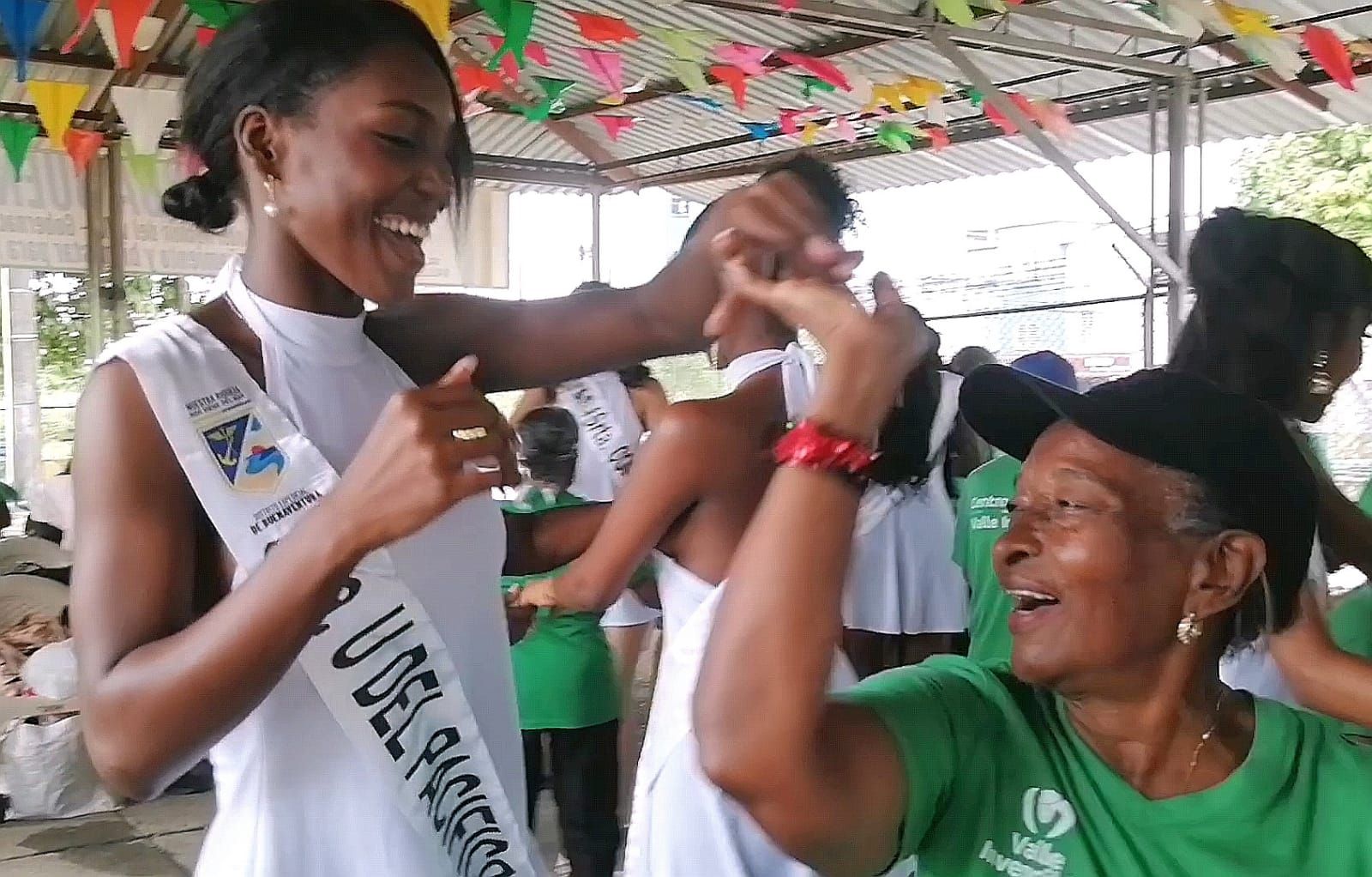 Las candidatas a Señorita Buenaventura Folclor 2025 llenaron de alegría el Ancianato San José