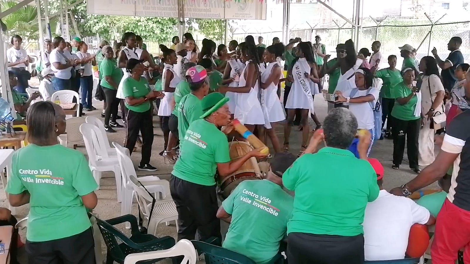 Las candidatas a Señorita Buenaventura Folclor 2025 llenaron de alegría el Ancianato San José