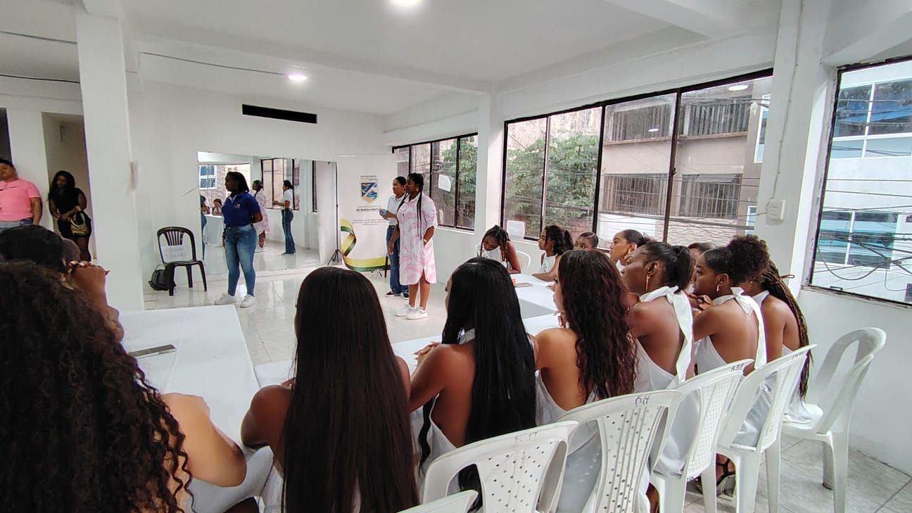 Candidatas a Señorita Buenaventura Folclor 2025 recibieron charla para prevenir las violencias basadas en género