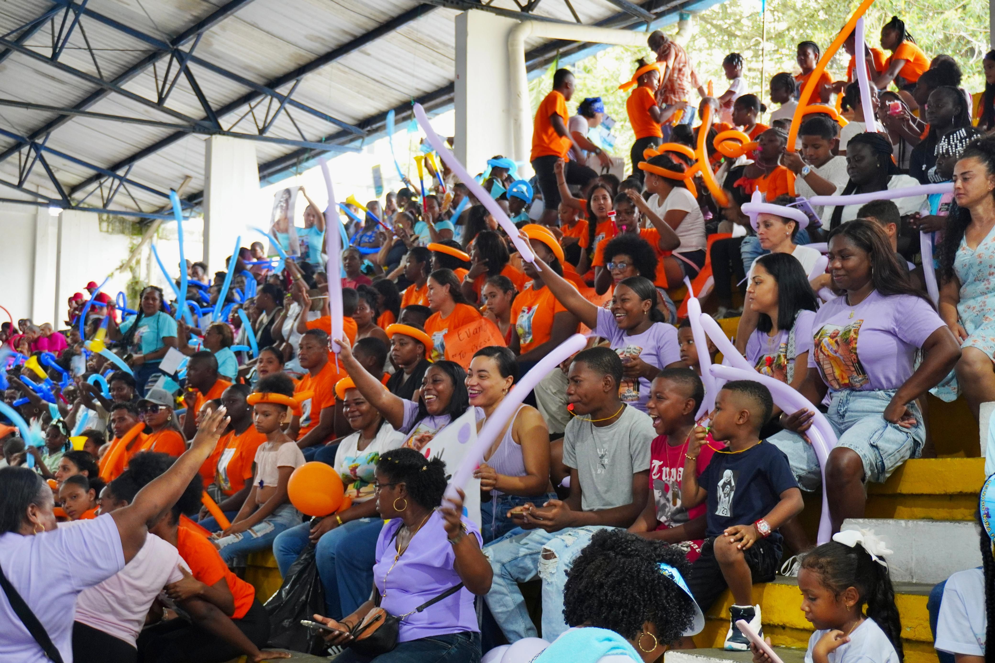 Hasly Salomé Matamba Montaño, representante de la Comuna 1, fue coronada como nueva Niña Buenaventura Folclor 2025