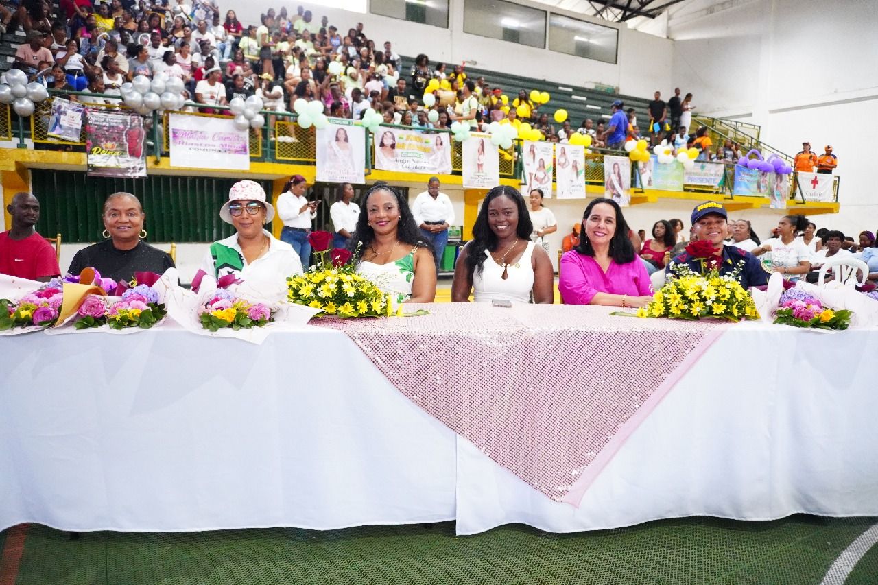 Zury Mayling Torres Palacios, representante de la Comuna 6, fue coronada como nueva Señorita Buenaventura Folclor 2025