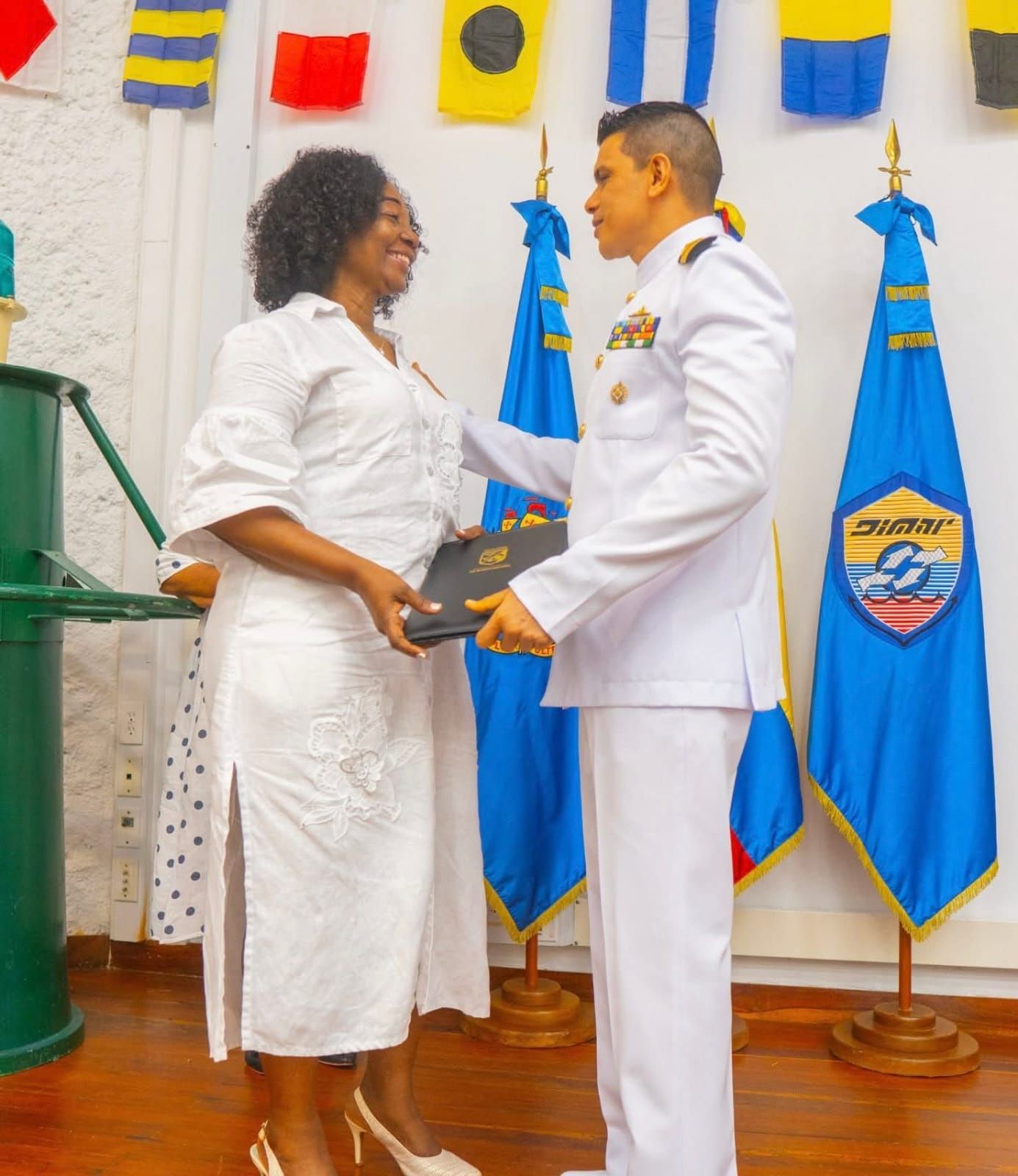 Alcaldesa Ligia del Carmen Córdoba destacó la labor del saliente Capitán de Puertos de Buenaventura, Alberto Buelvas
