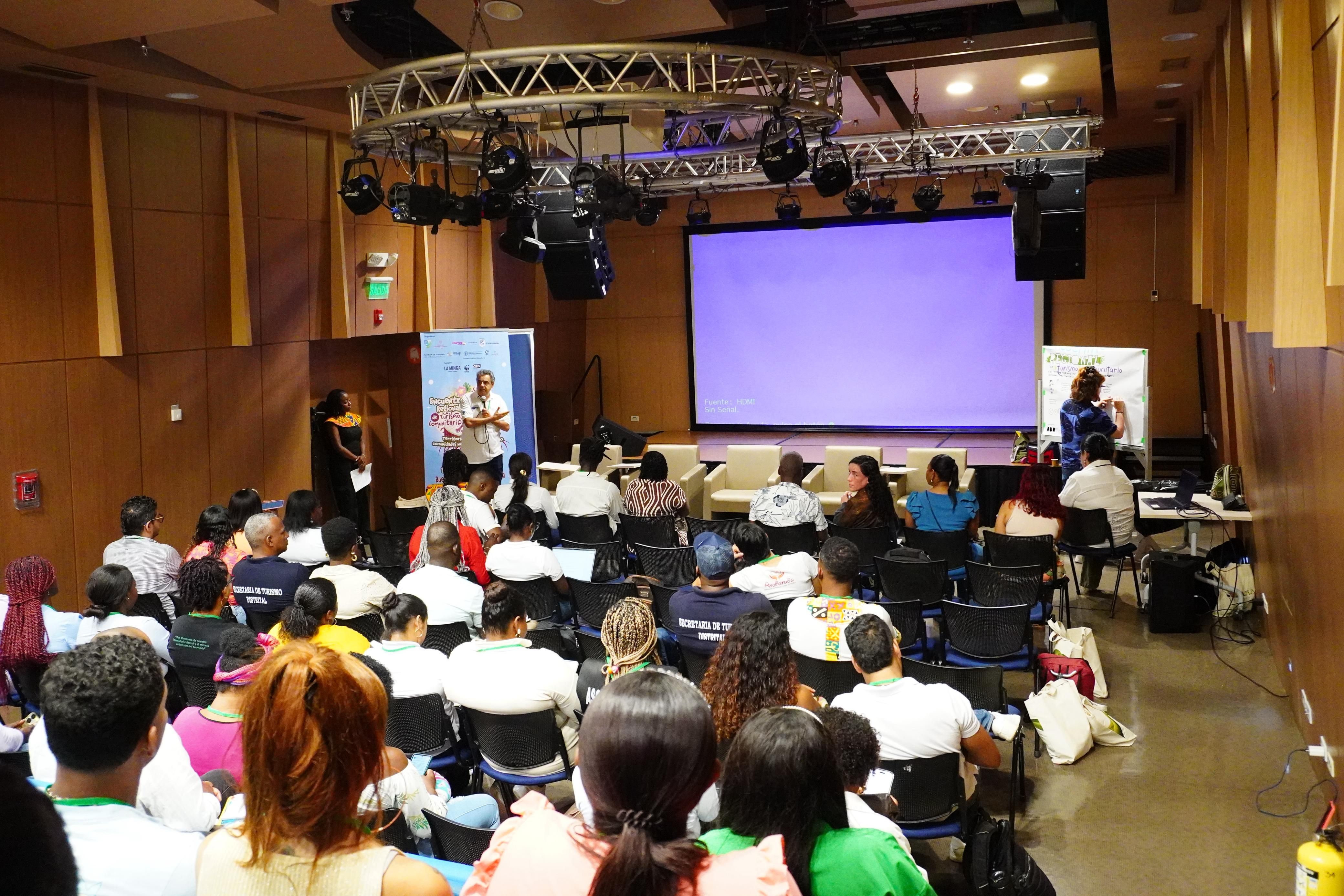 Intercambian saberes y experiencias en el primer Encuentro Regional de Turismo Comunitario en Territorios Colectivos del Pacífico colombiano en Buenaventura