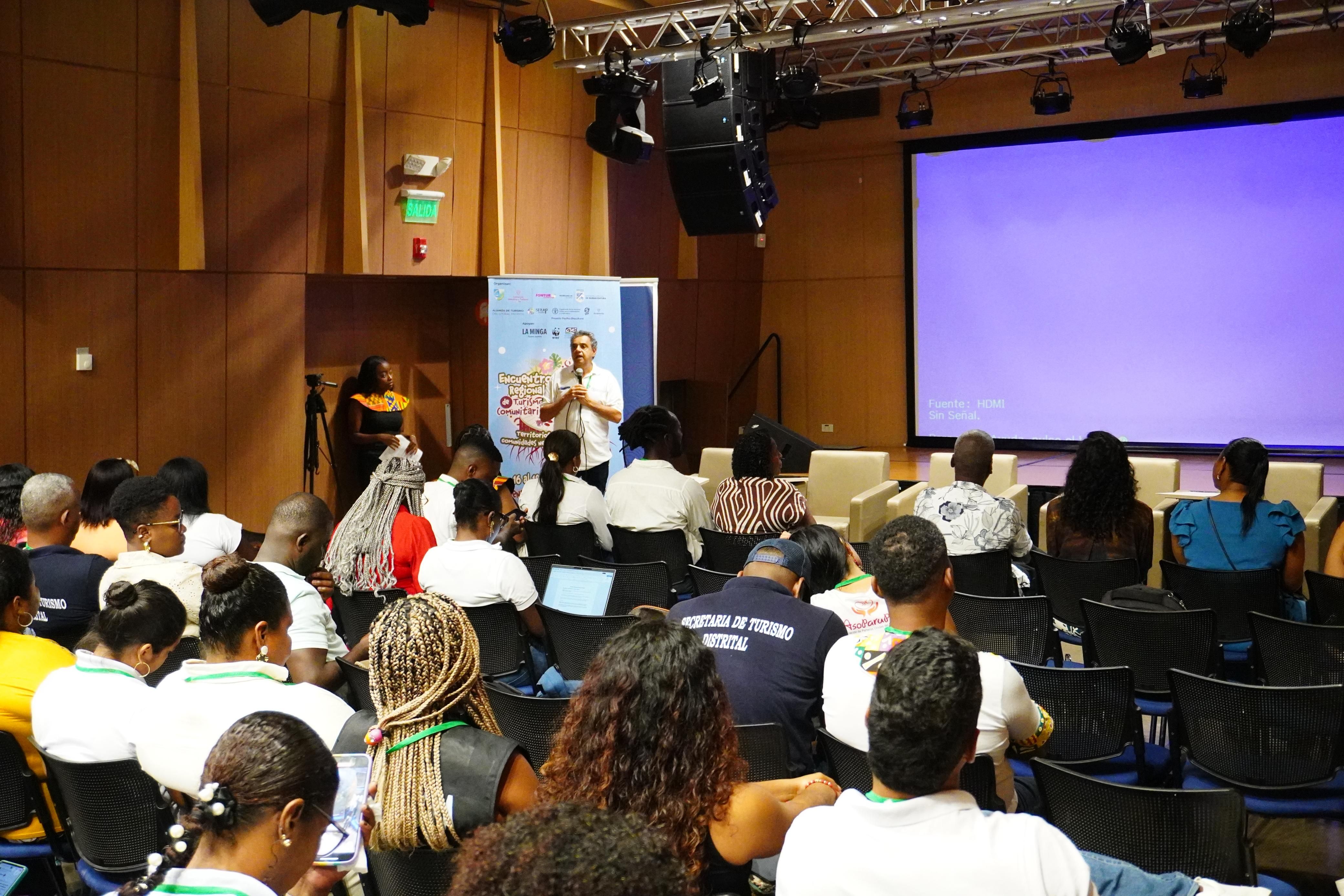 Intercambian saberes y experiencias en el primer Encuentro Regional de Turismo Comunitario en Territorios Colectivos del Pacífico colombiano en Buenaventura
