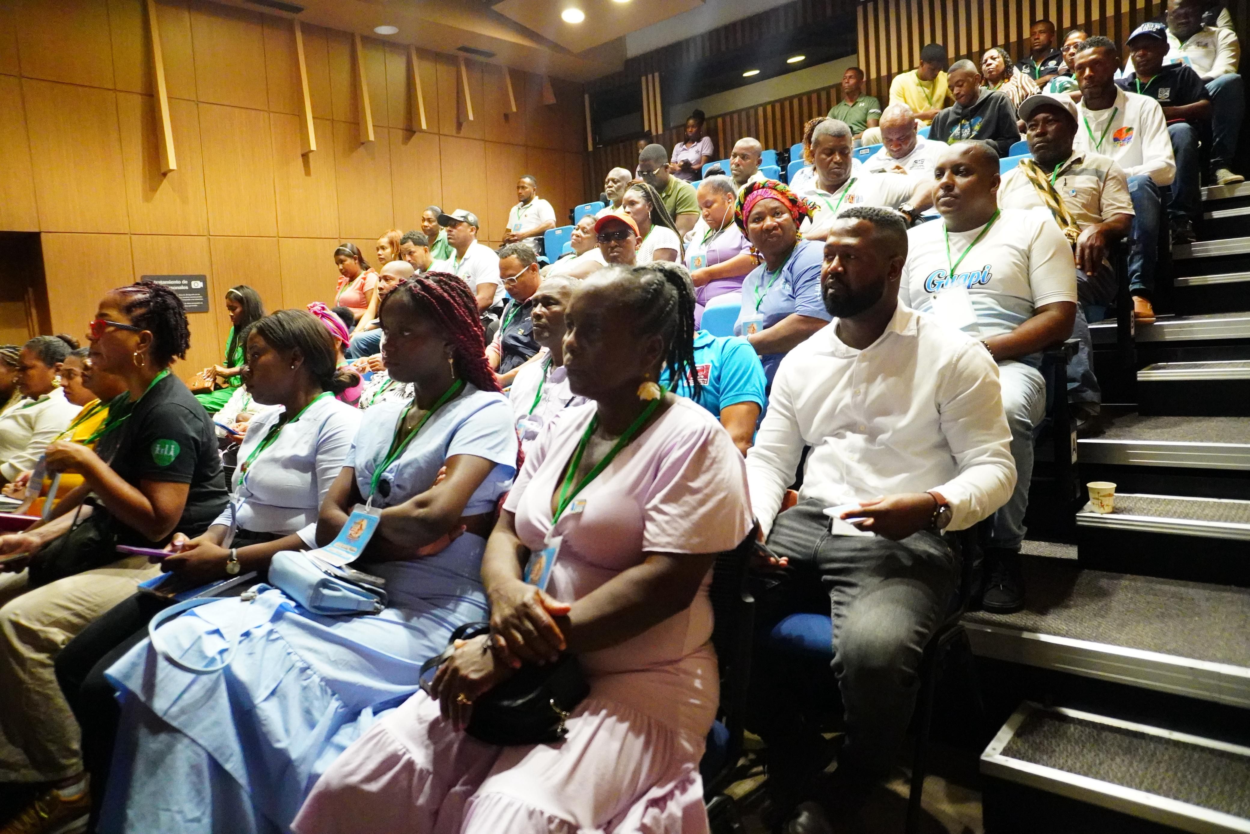 Intercambian saberes y experiencias en el primer Encuentro Regional de Turismo Comunitario en Territorios Colectivos del Pacífico colombiano en Buenaventura