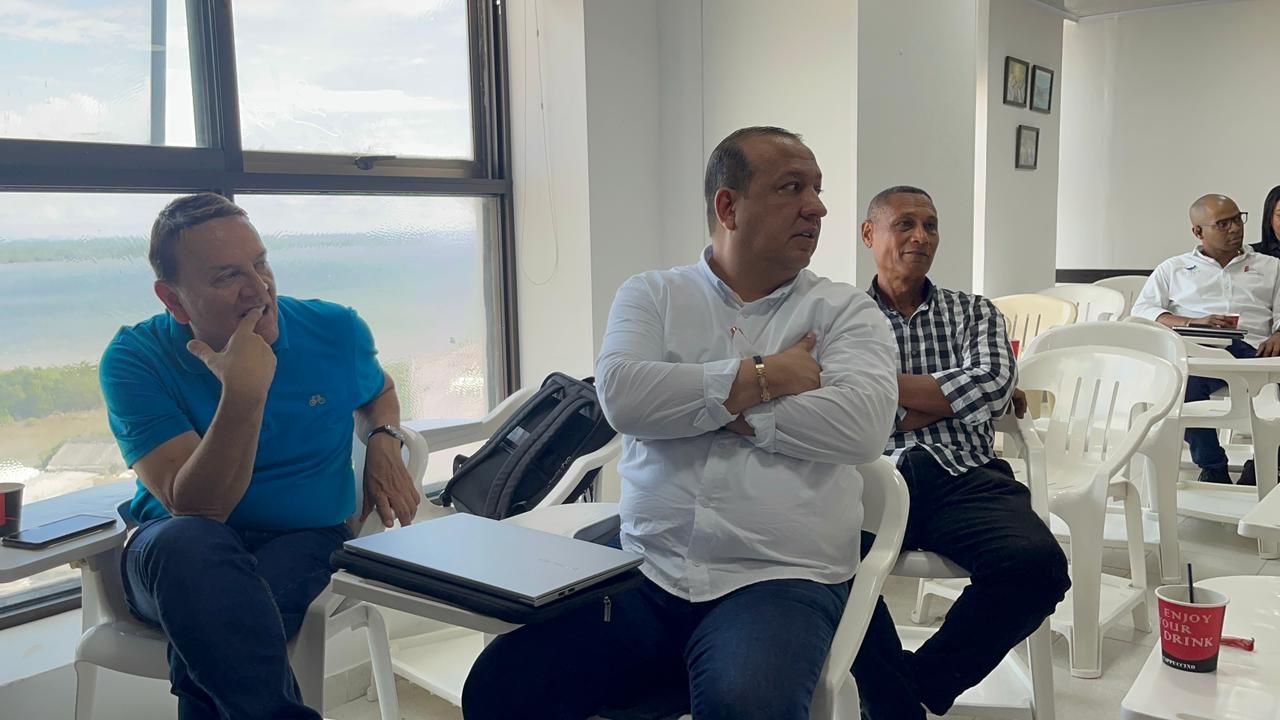 Directora de Administración y Gestión Financiera escuchó a comerciantes por inquietudes frente a cobros jurídicos impulsados por la Alcaldía Distrital