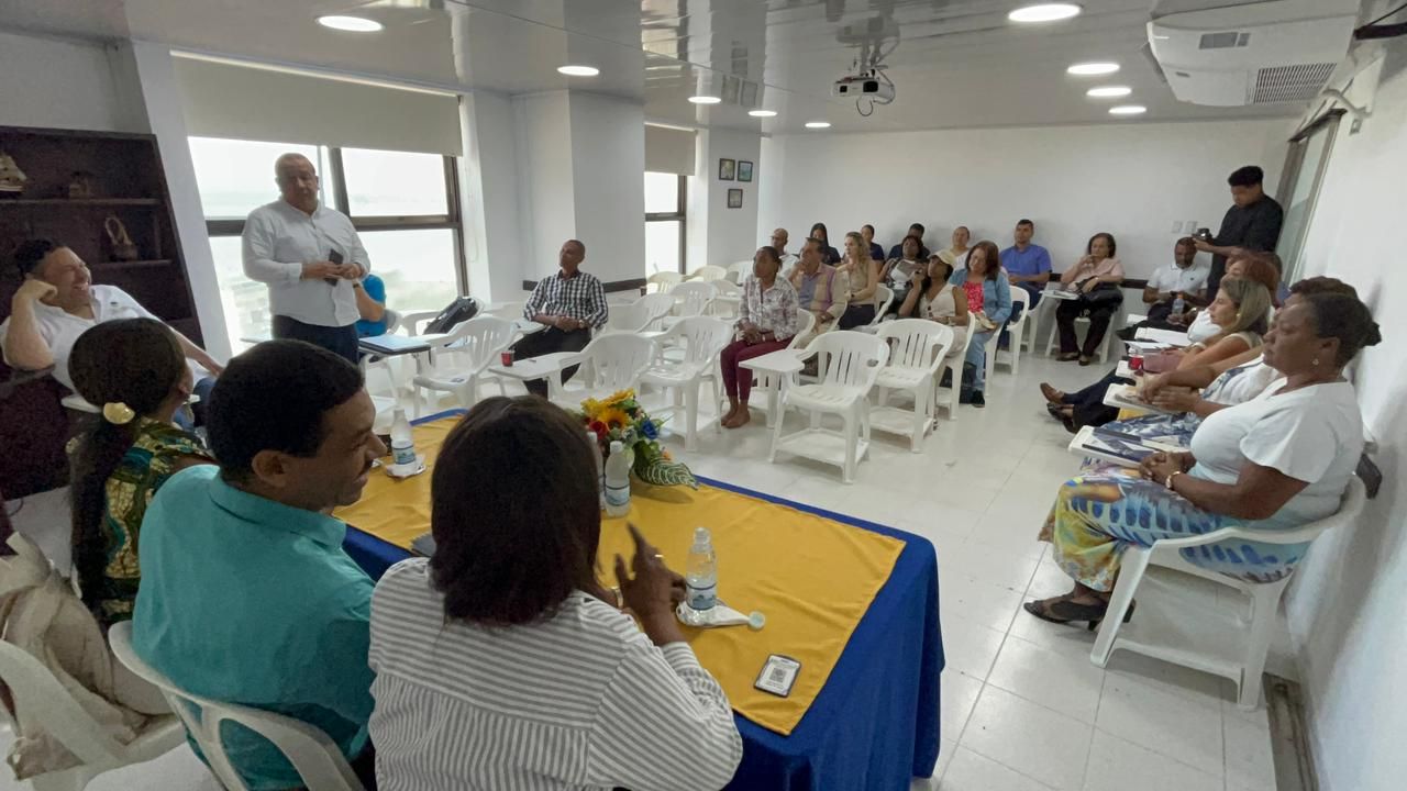 Directora de Administración y Gestión Financiera escuchó a comerciantes por inquietudes frente a cobros jurídicos impulsados por la Alcaldía Distrital