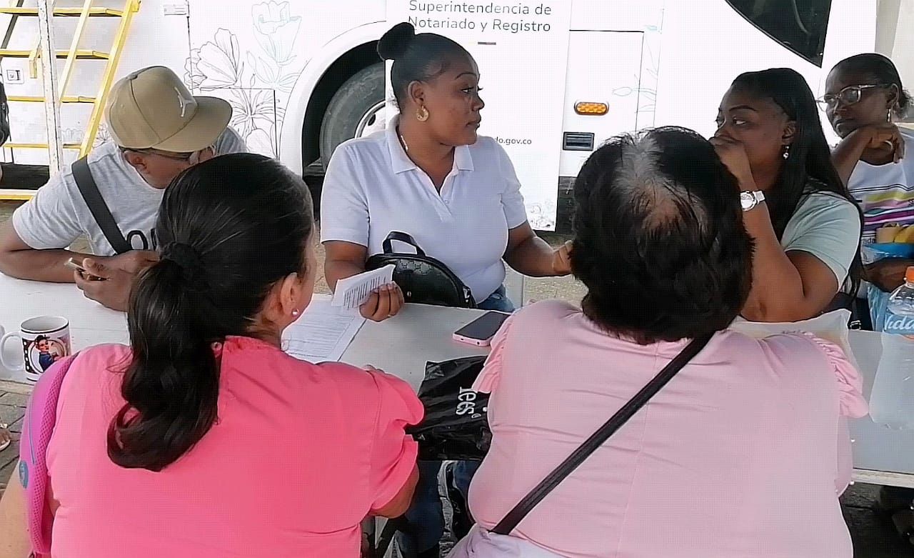 Buenaventura fortalece el derecho a la vivienda con jornada de asesoría para titulación de predios