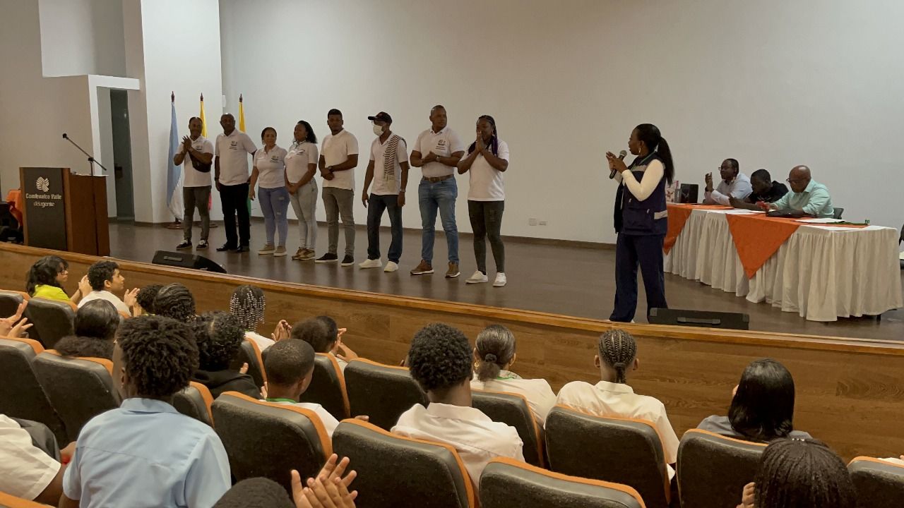 Programa de Bilingüismo realizó concurso de deletreo en inglés en el Distrito