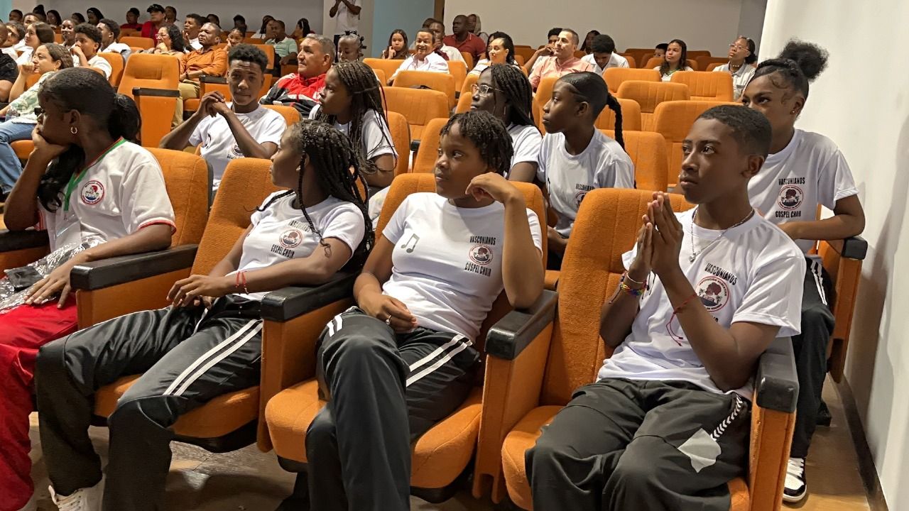 Programa de Bilingüismo realizó concurso de deletreo en inglés en el Distrito