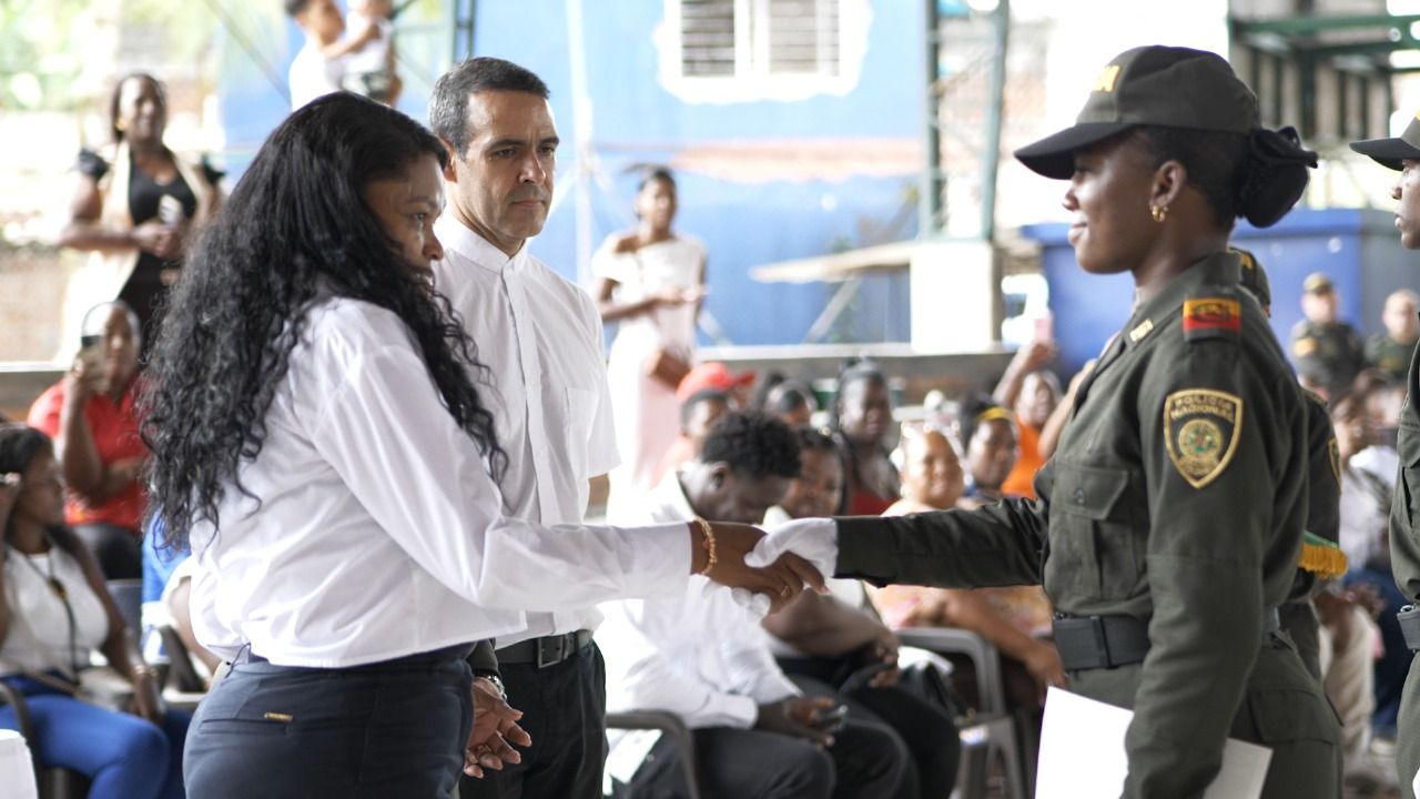 Programa Fuerza Joven incorpora a 42 auxiliares de Policía en Buenaventura