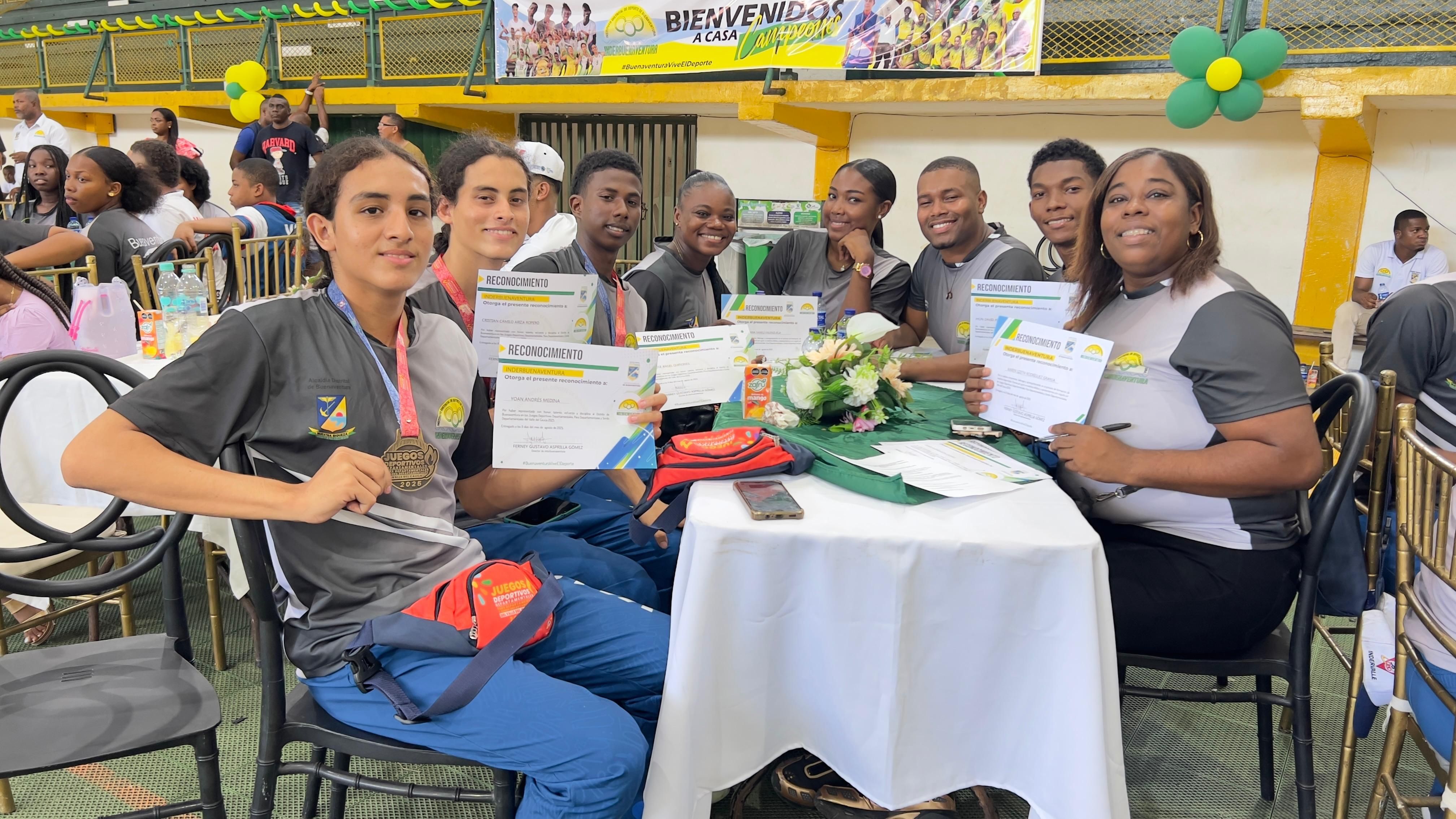 Buenaventura celebra con honores a sus triunfadores en los Juegos Departamentales 2024-2025