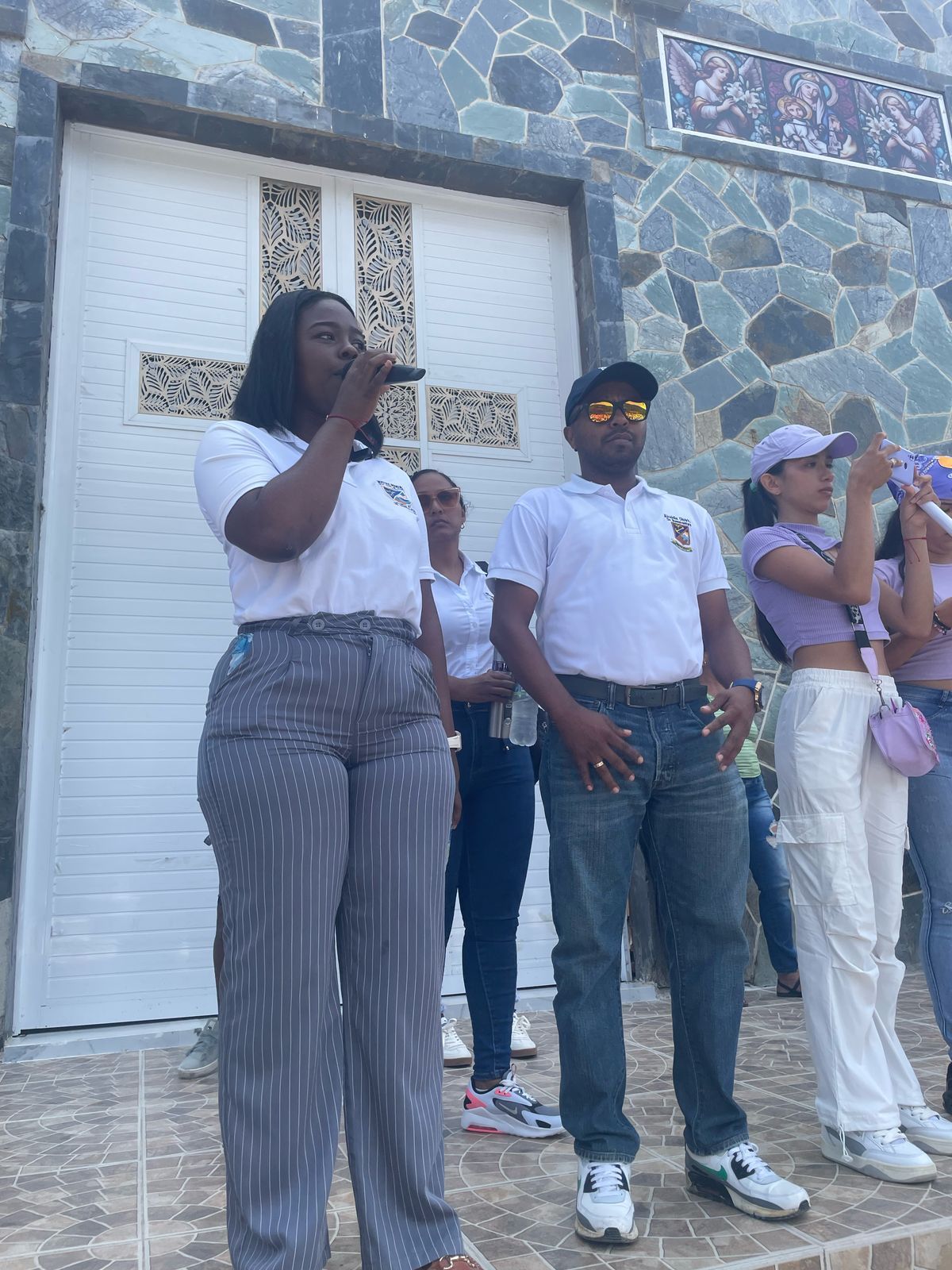 Alcaldía de Buenaventura acompañó a la comunidad de Cisneros en marcha contra la agresión a Xiomara