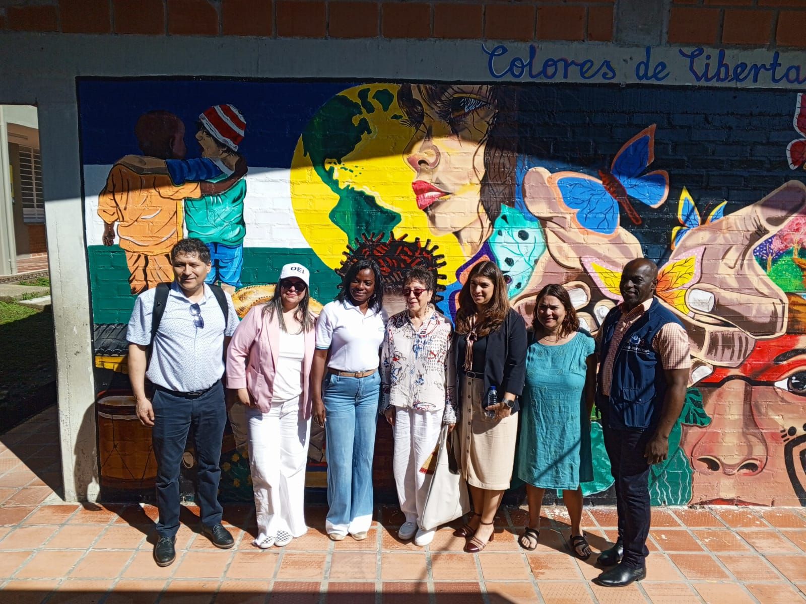 Embajadora y docentes de la Universidad de Chile trabajaron en Buenaventura con docentes sobre la Cultura de Paz