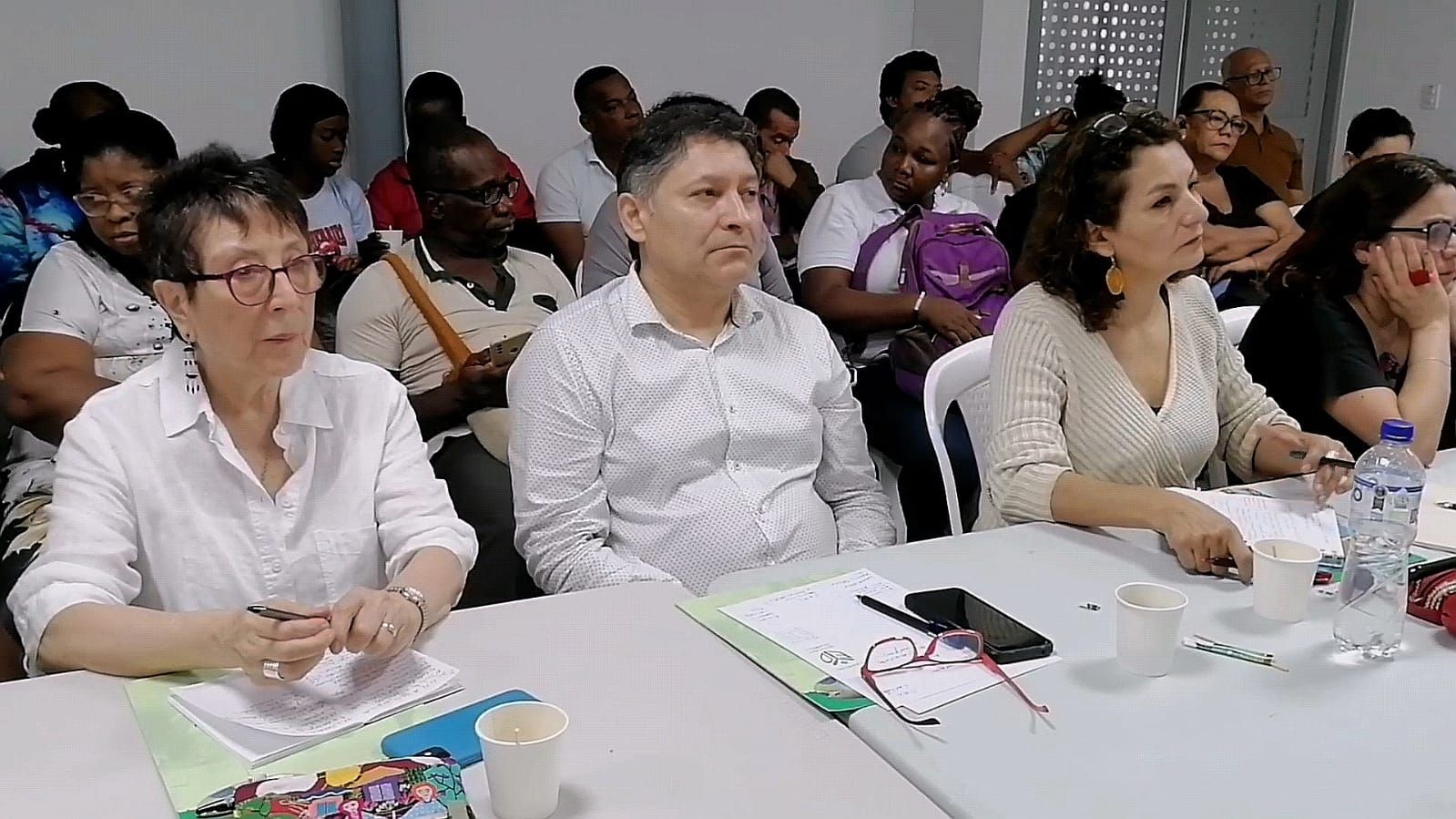 Embajadora y docentes de la Universidad de Chile trabajaron en Buenaventura con docentes sobre la Cultura de Paz