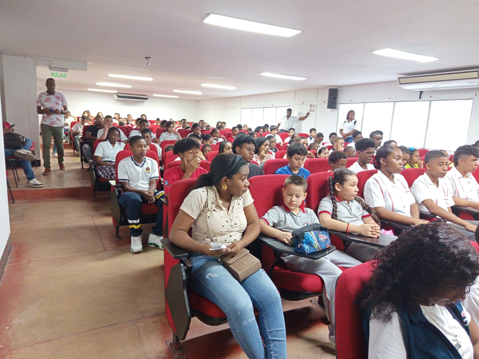 Ciento cuarenta estudiantes participaron de la semifinal de las I Olimpiadas Distritales en Matemáticas