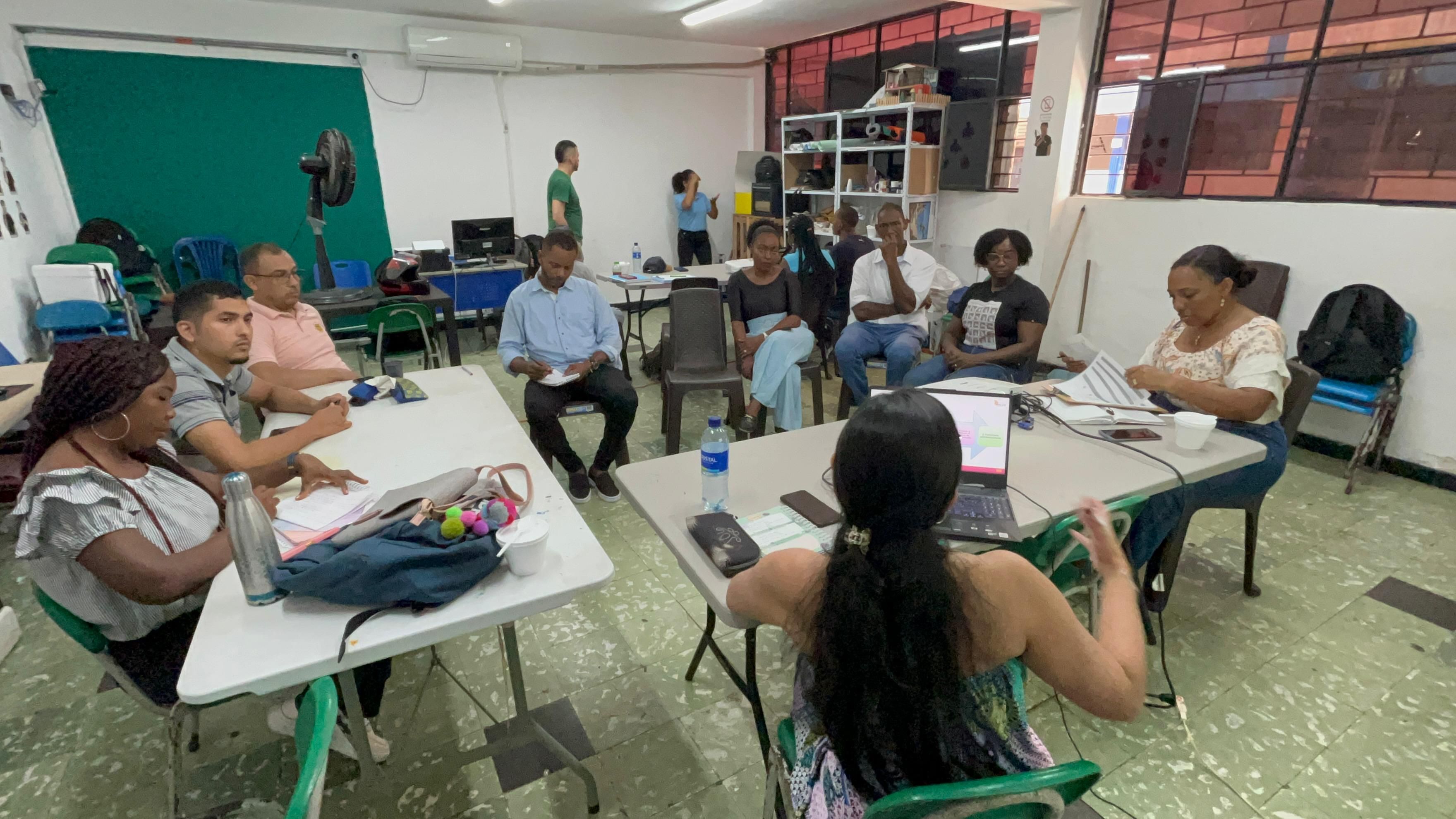 Funcionarios del Instituto Nacional de Sordos continuará trabajo de capacitación con docentes e intérpretes del plantel San Rafael