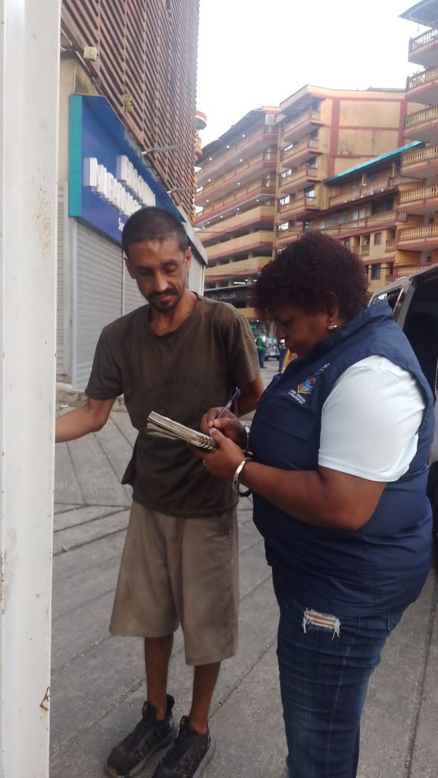 Buenaventura se compromete con su población más vulnerable: primer censo de habitantes de calle guiará políticas de inclusión social