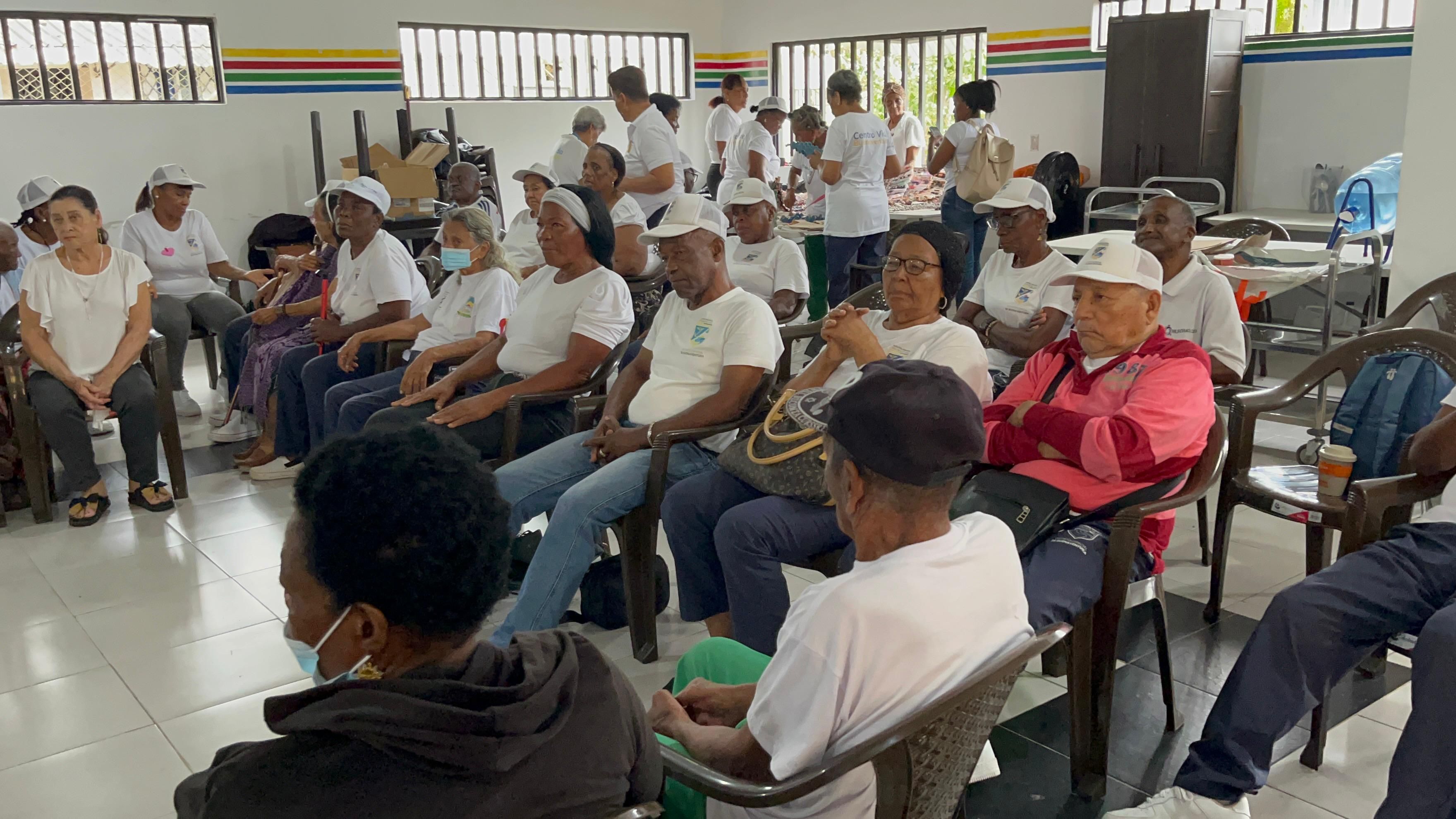 Buenaventura celebra el éxito del programa Centro Vida para adultos mayores.