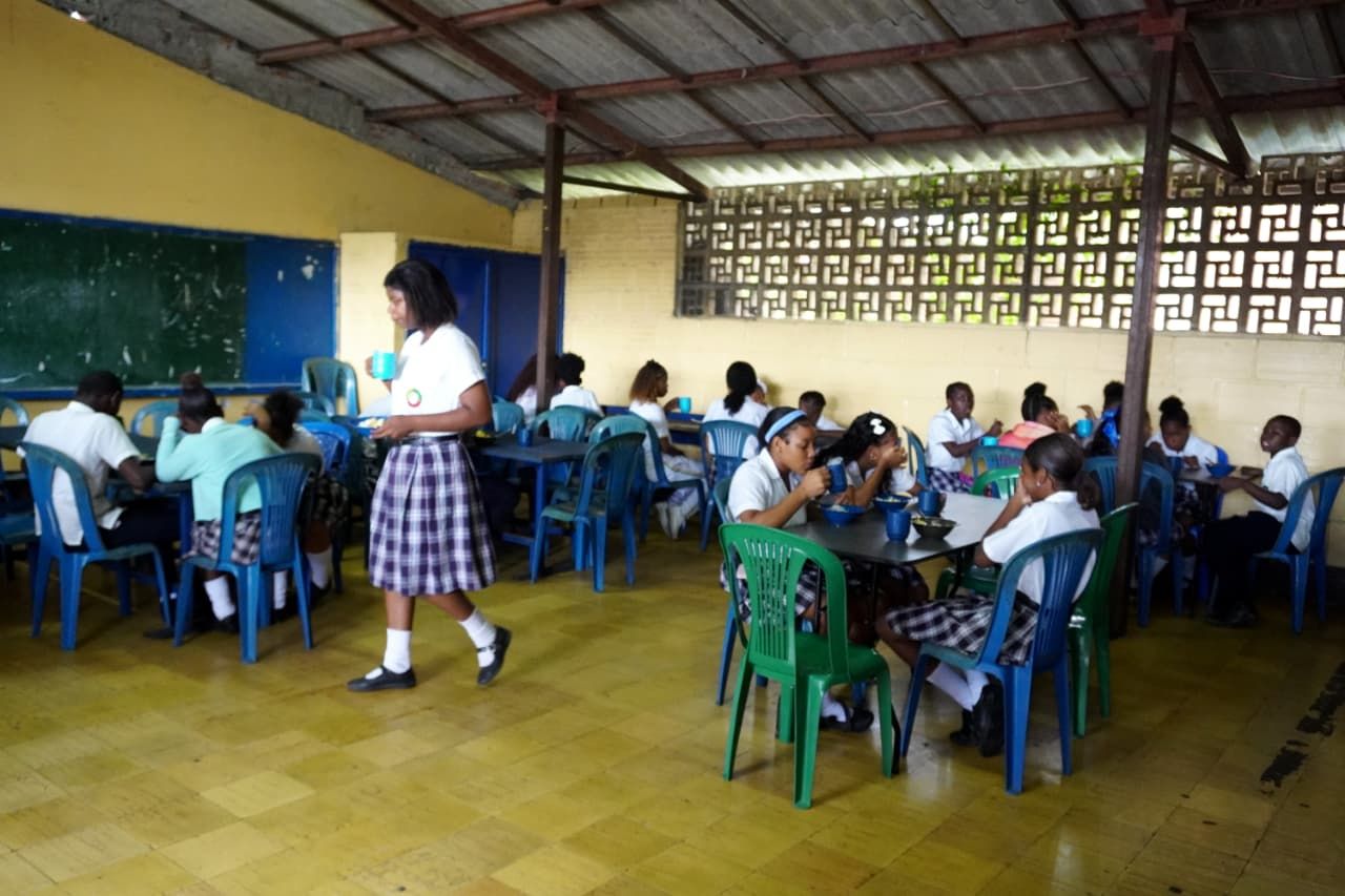 Secretario de Etnoeducación revisó en terreno el reinicio del Programa de Alimentación Escolar