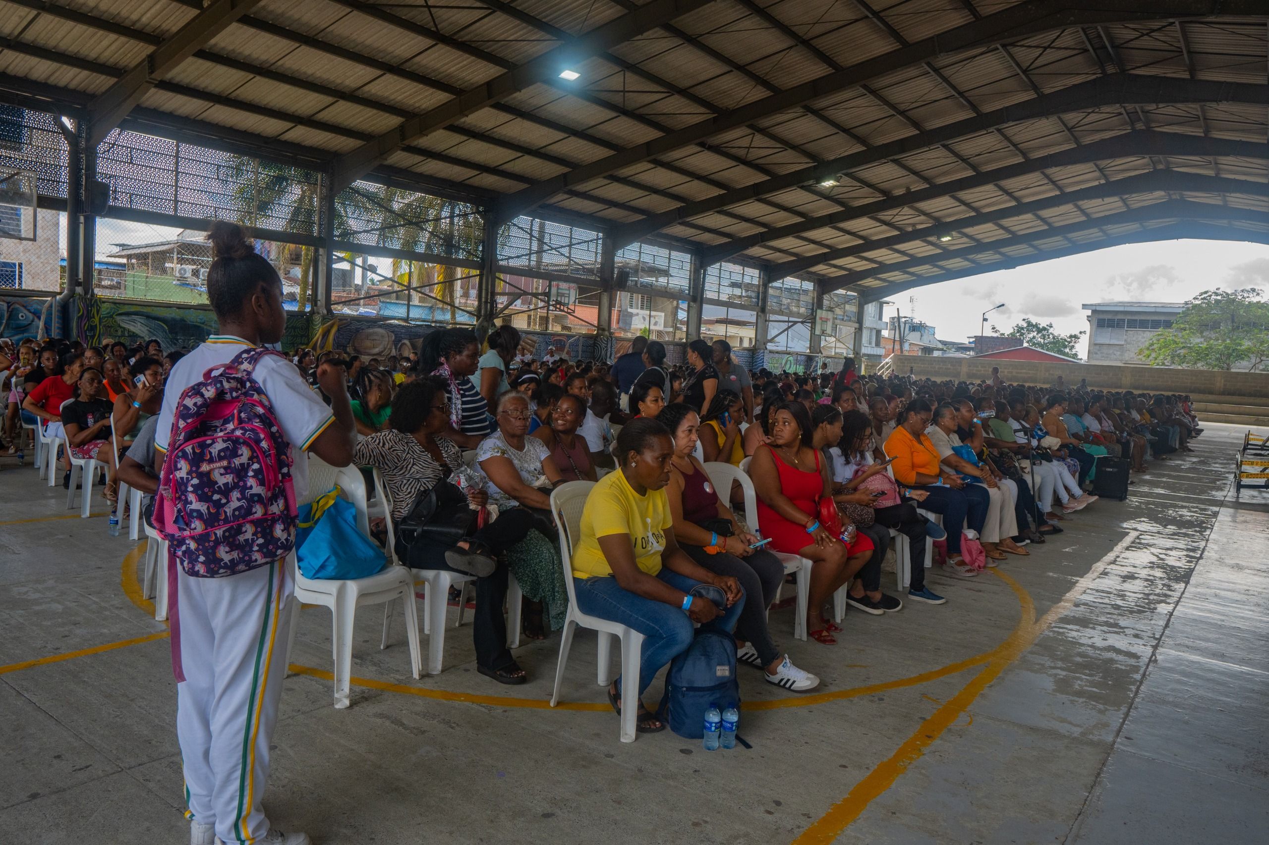 Más de 300 confeccionistas de Buenaventura reciben insumos textiles para fortalecer sus emprendimientos