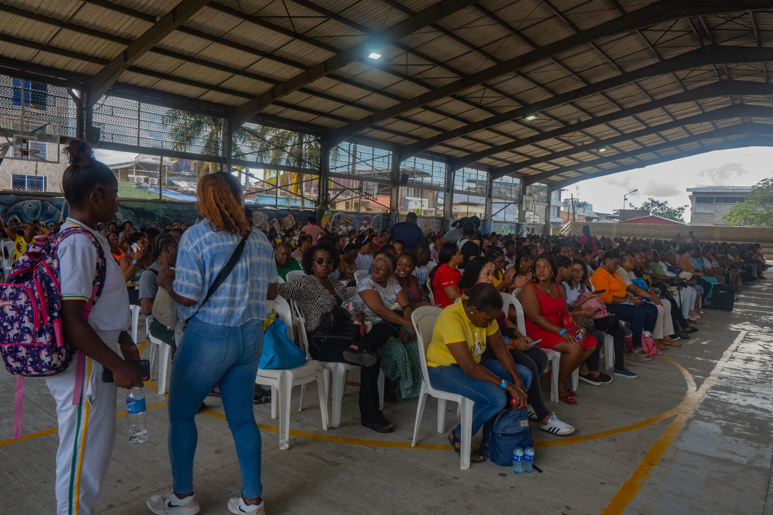 Más de 300 confeccionistas de Buenaventura reciben insumos textiles para fortalecer sus emprendimientos