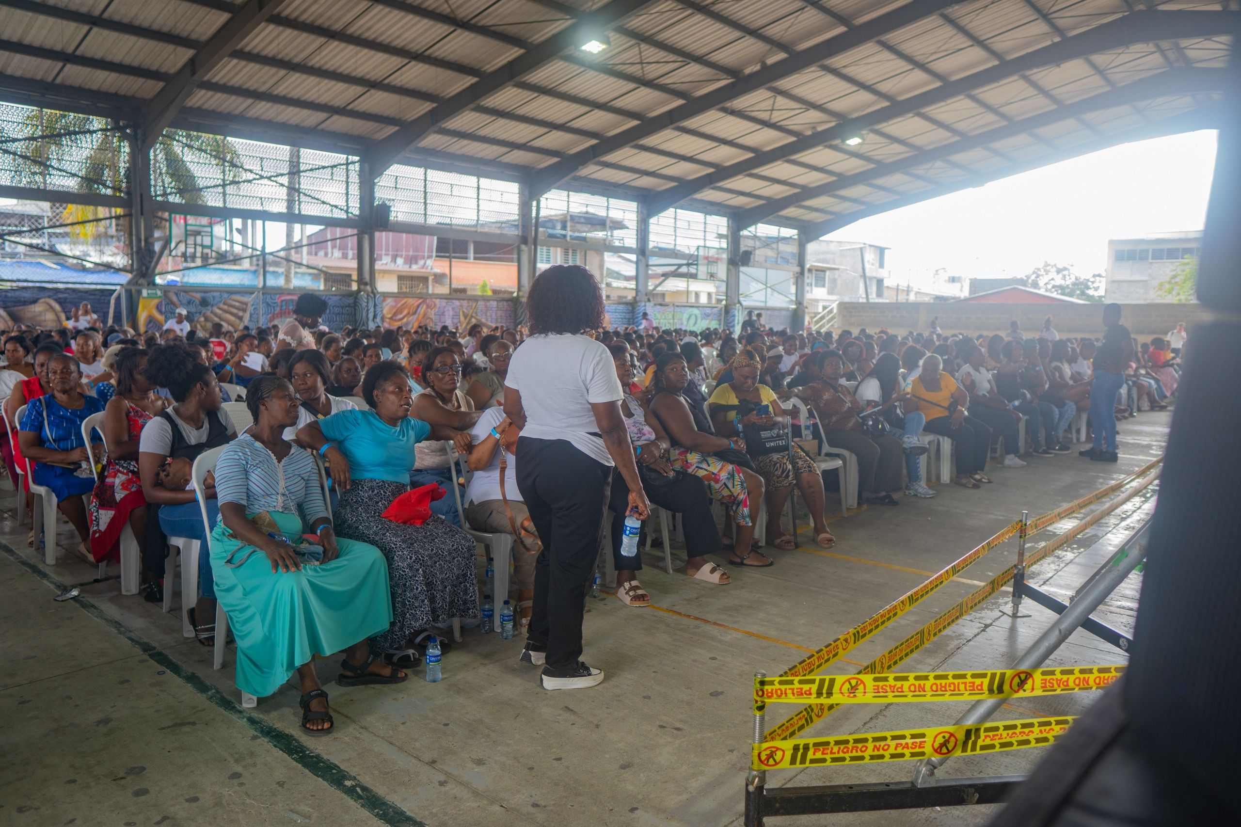 Más de 300 confeccionistas de Buenaventura reciben insumos textiles para fortalecer sus emprendimientos