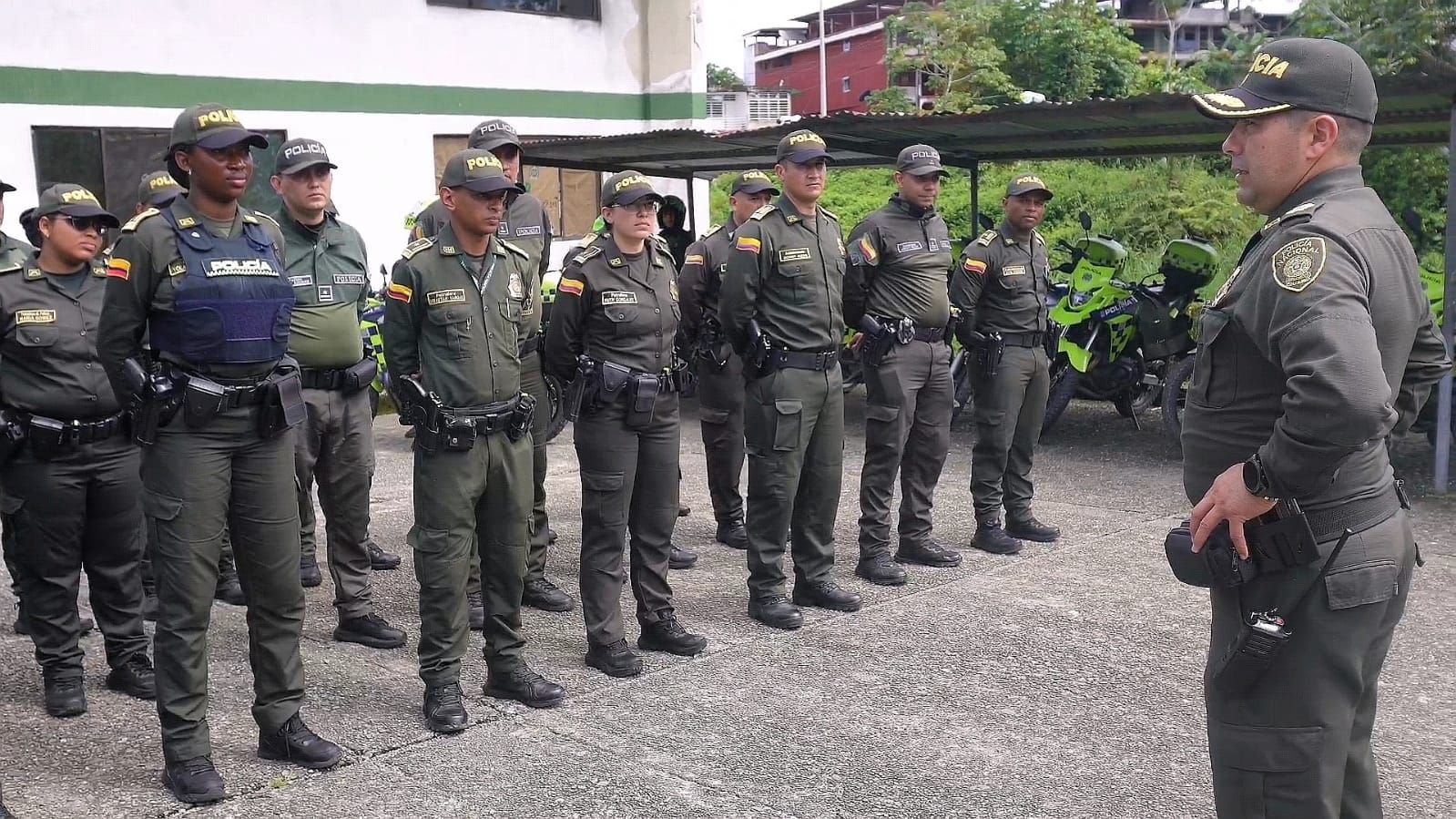 Buenaventura refuerza su seguridad con la llegada de 45 uniformados de la Policía Nacional