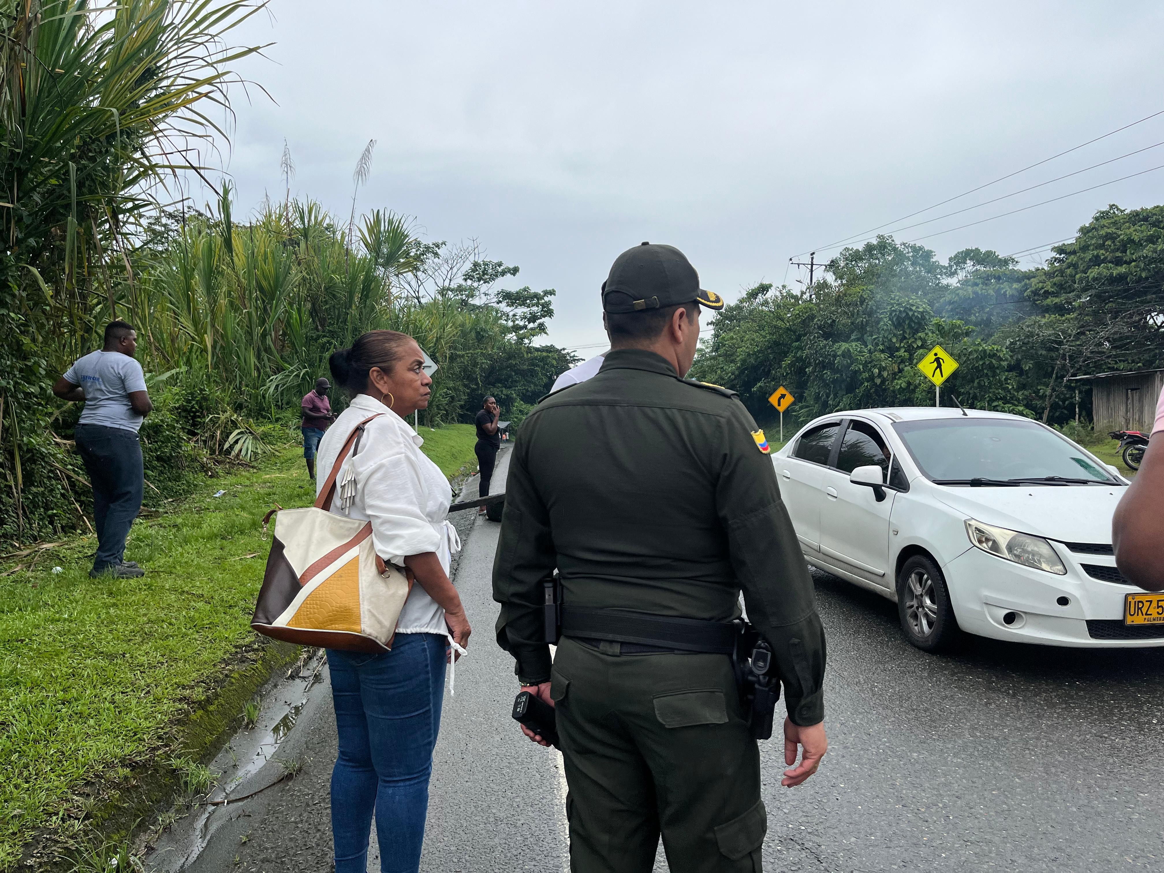 Alcaldía Distrital medió en levantamiento de bloqueo vial que sostenía la comunidad de Anchicayá
