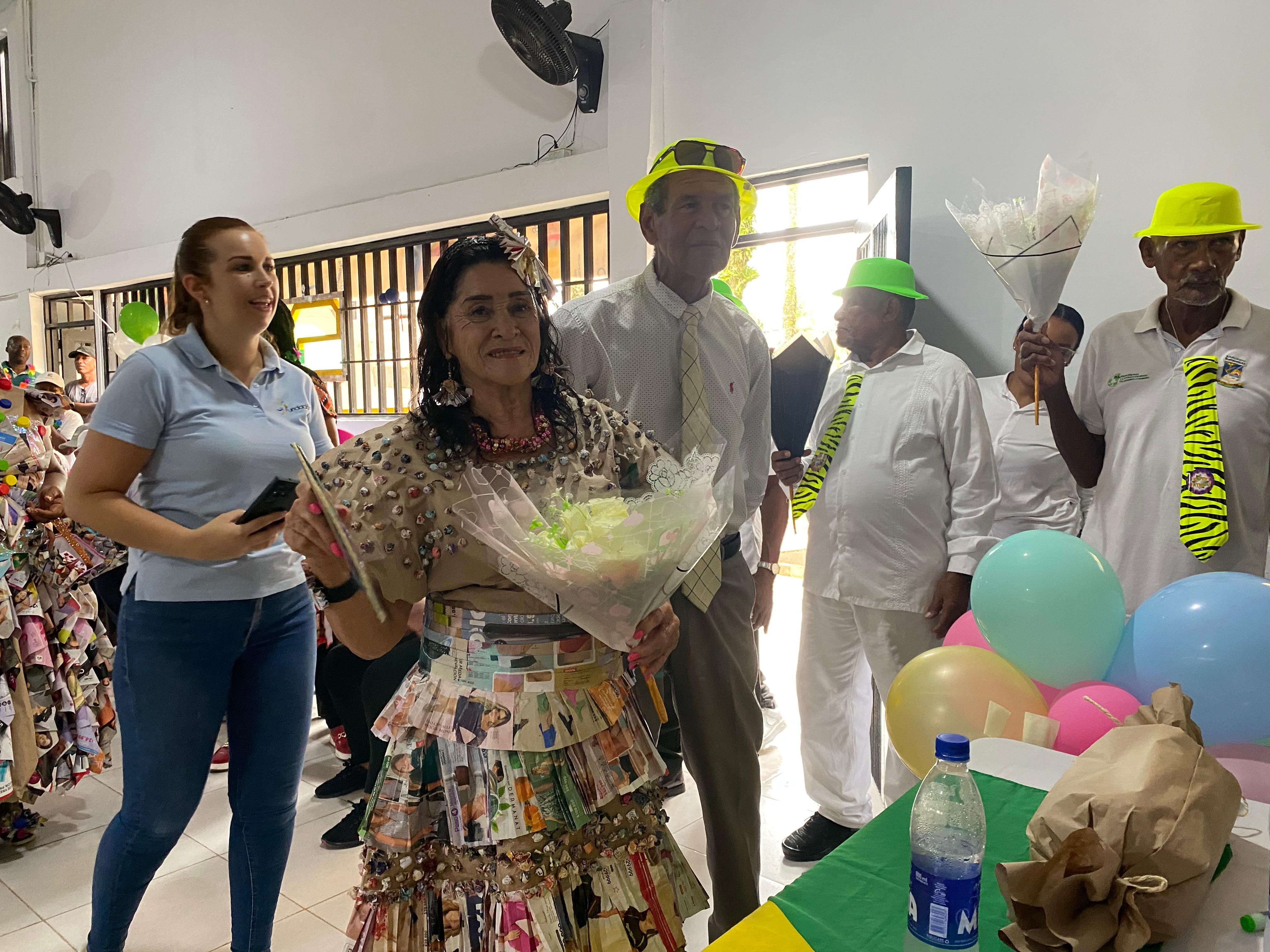 El Centro Vida de Buenaventura eligió a su Reina: Dorian Hurtado, de 65 años, se alzó con el título