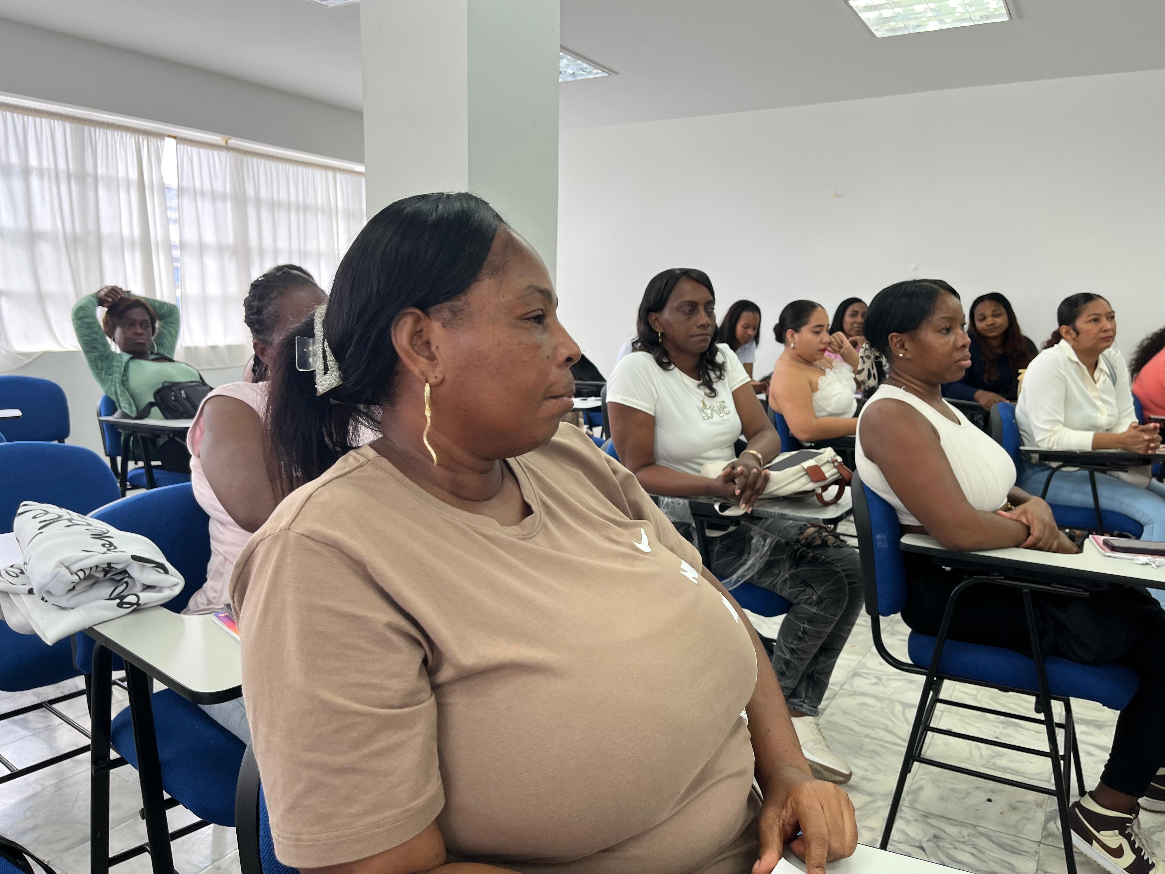 Emprendedoras de Buenaventura fortalecen sus negocios con apoyo de la Alcaldía